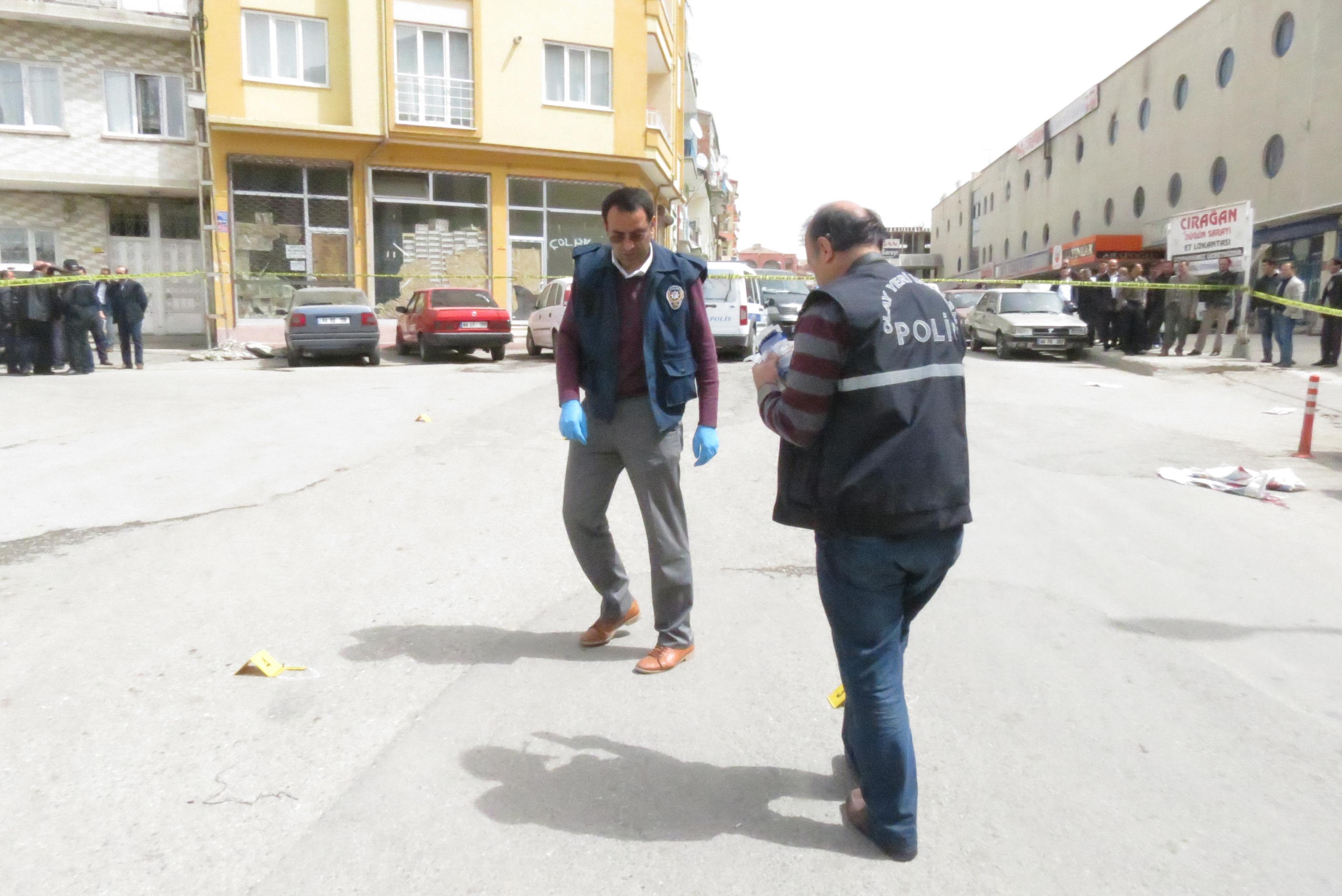 Öldürdükten sonra da kafasına defalarca sıktı!