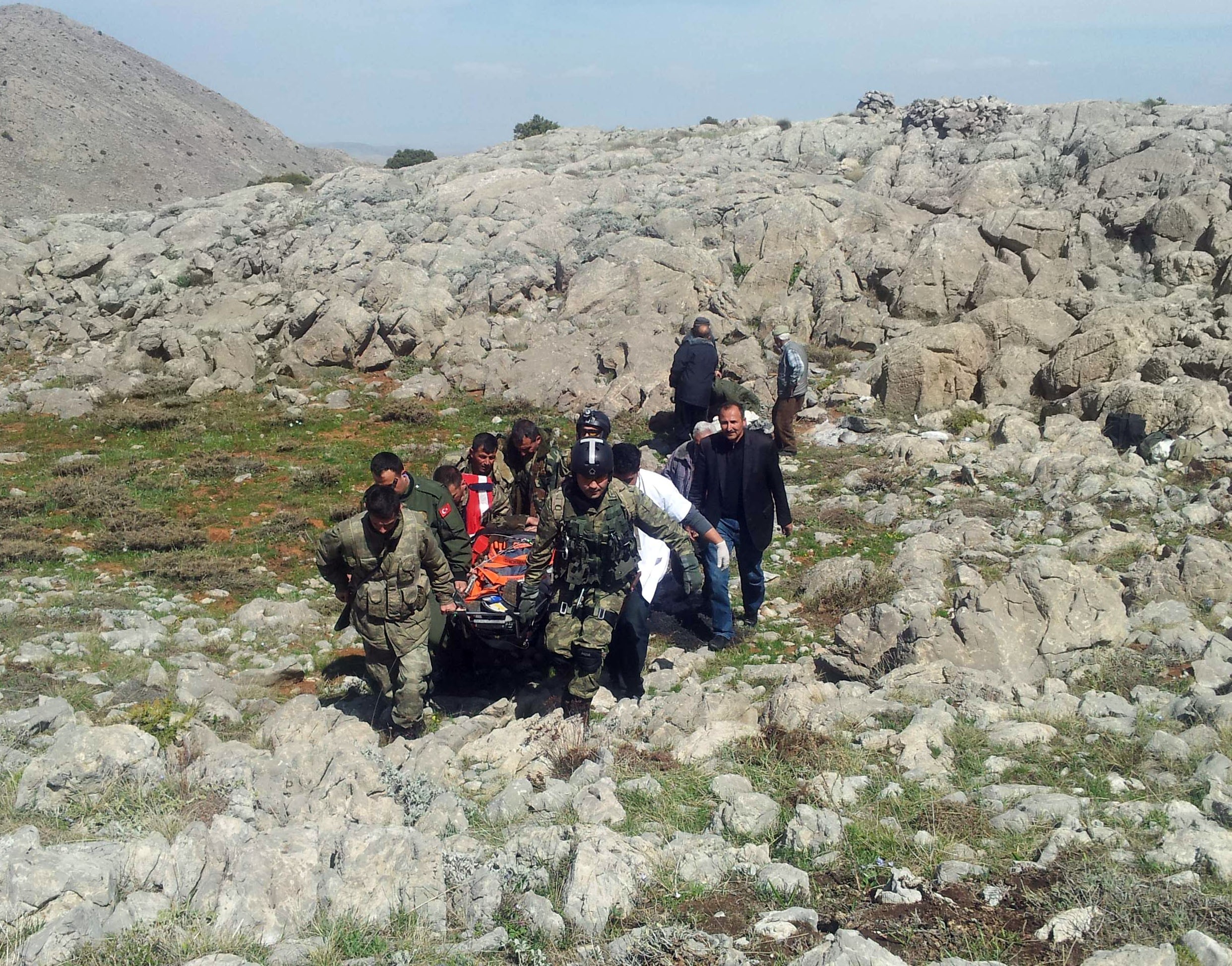 Kayalardan düşen avcının sağlık durumu iyi