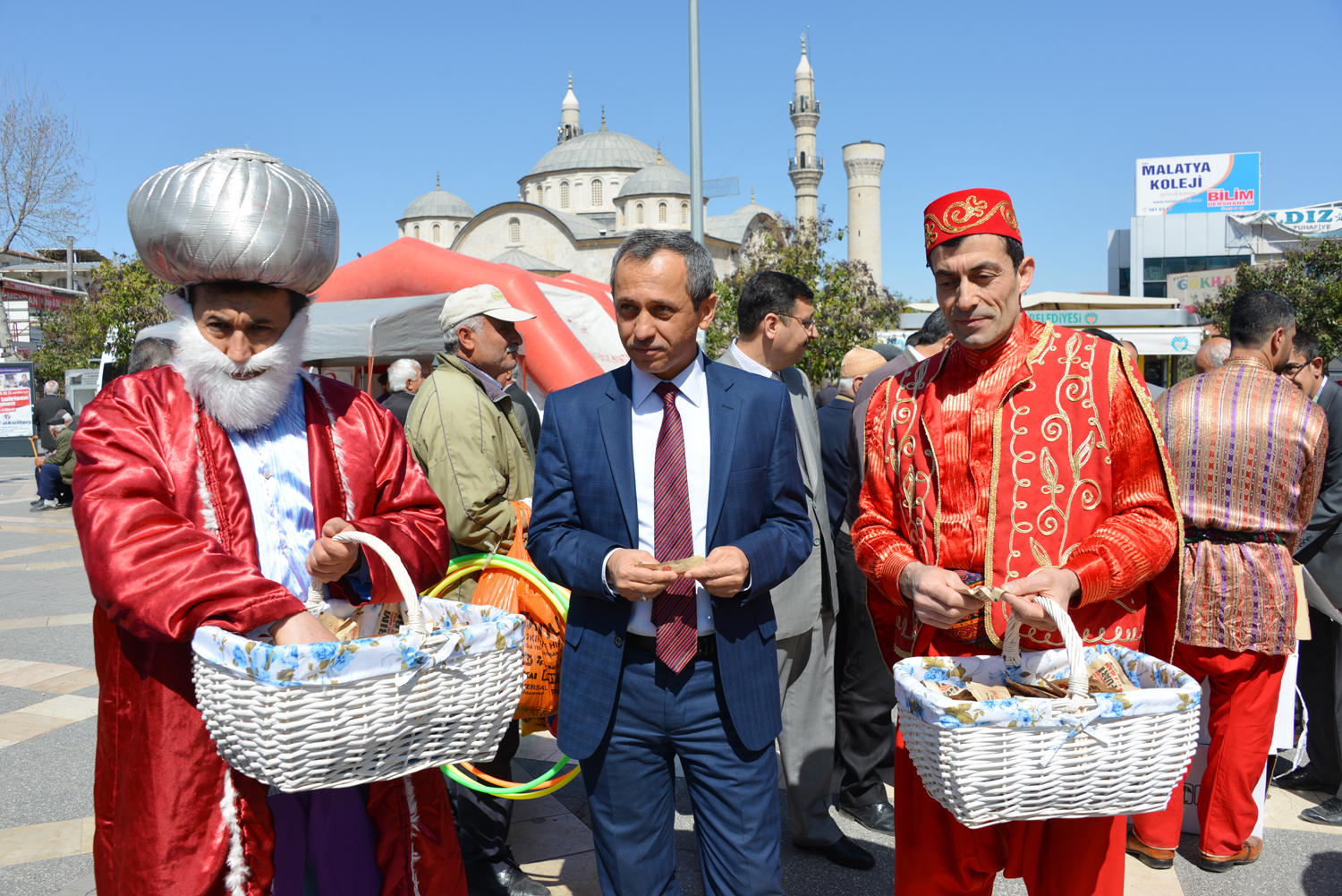 Kültür A.Ş.’den kayısı ikramı