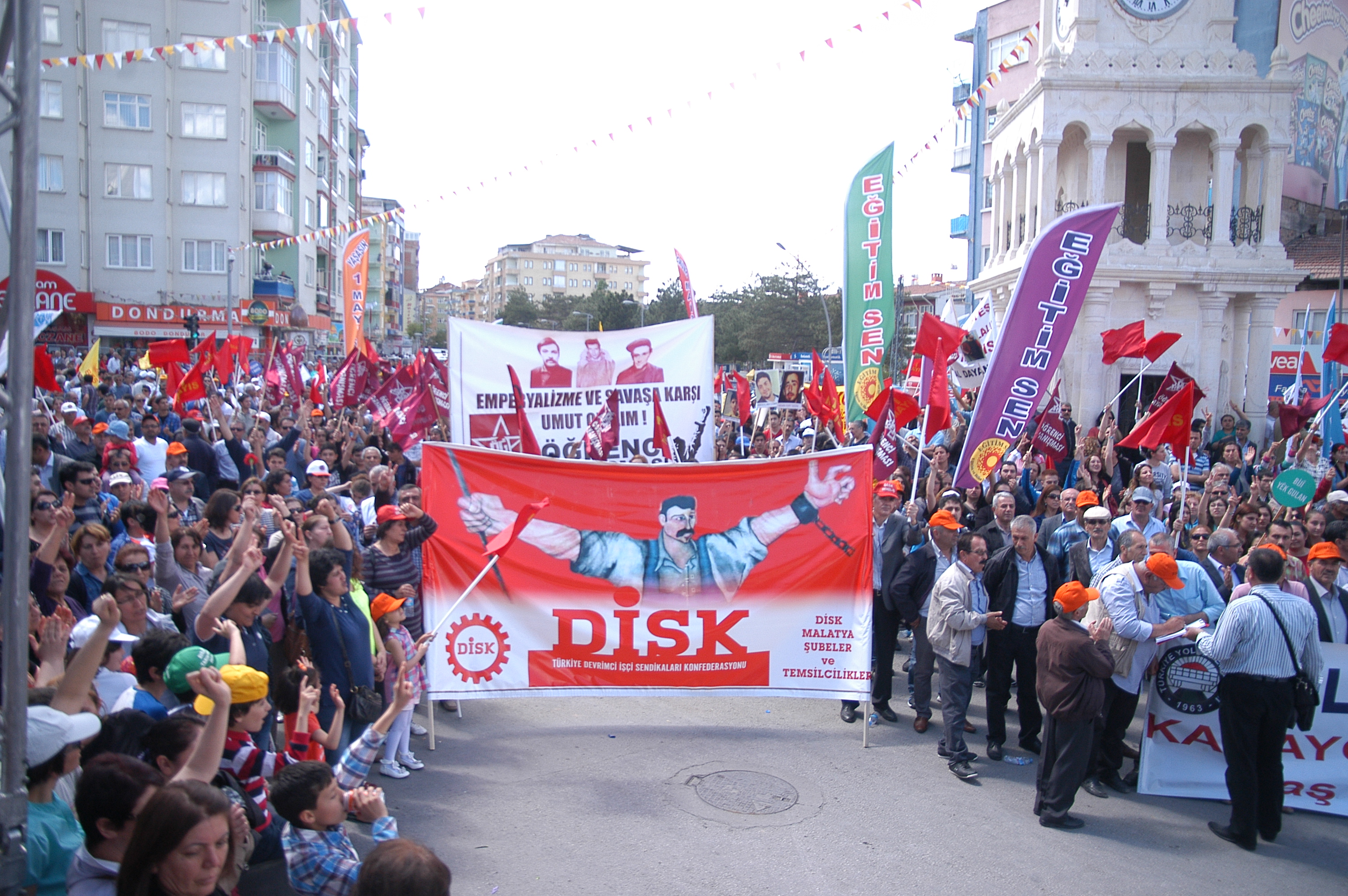 Coşkulu 1 Mayıs kutlaması