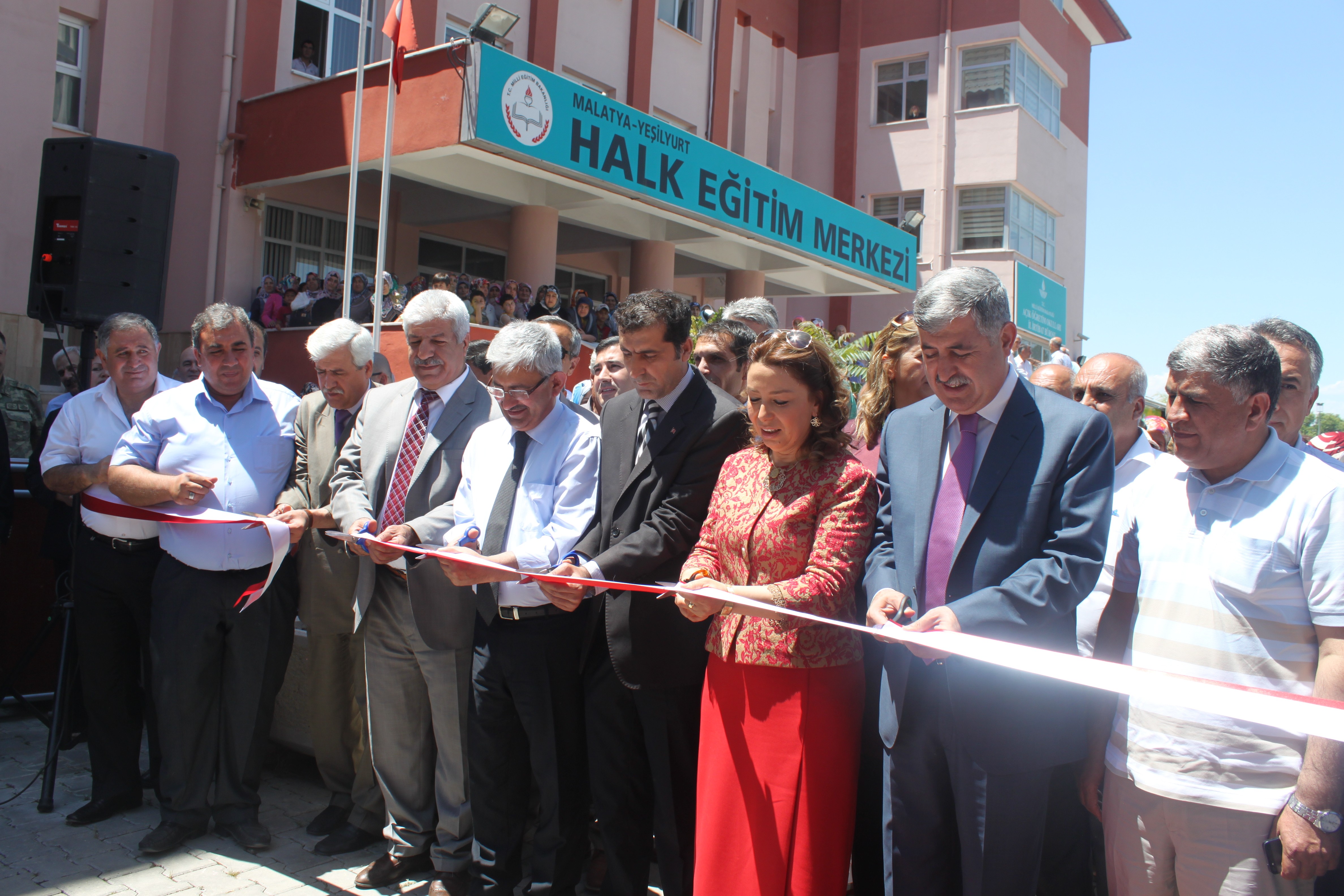 Yeşilyurt Halk Eğitim Merkezi yıl sonu sergisini açtı