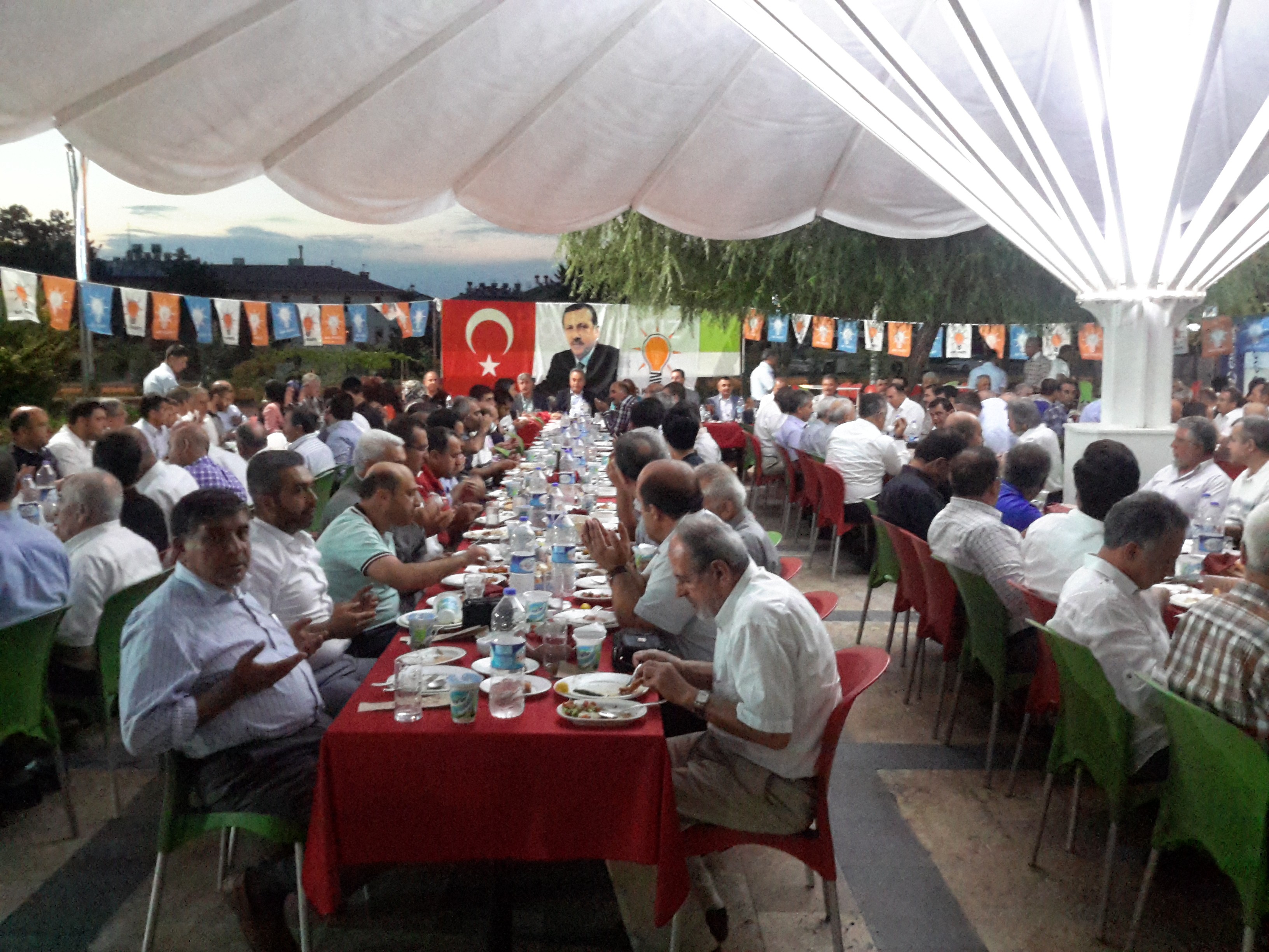 AK PARTİ İL TEŞKİLATI İFTARDA BULUŞTU
