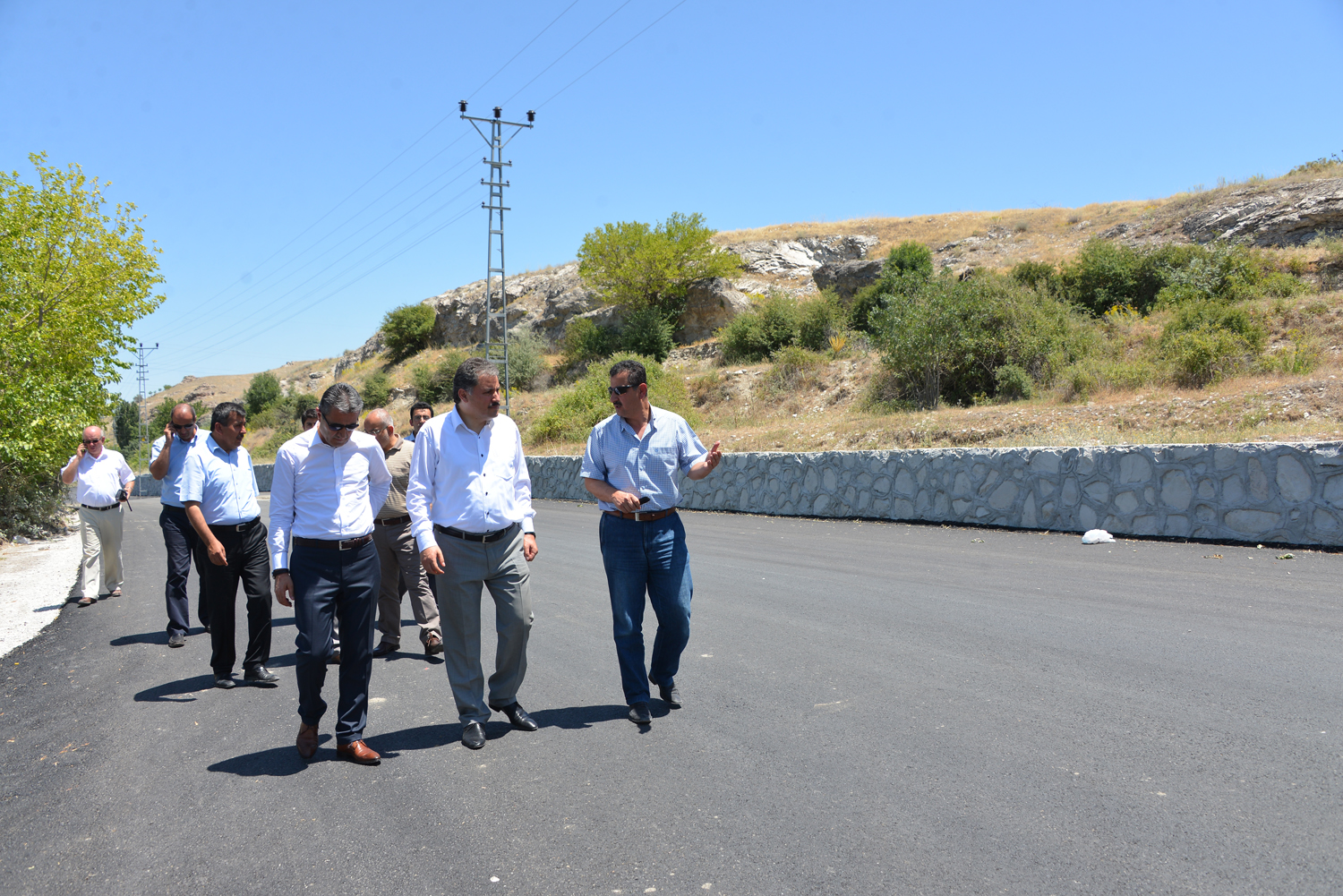 BÜYÜKŞEHİR BELEDİYESİ’NDEN ASFALT ATAĞI