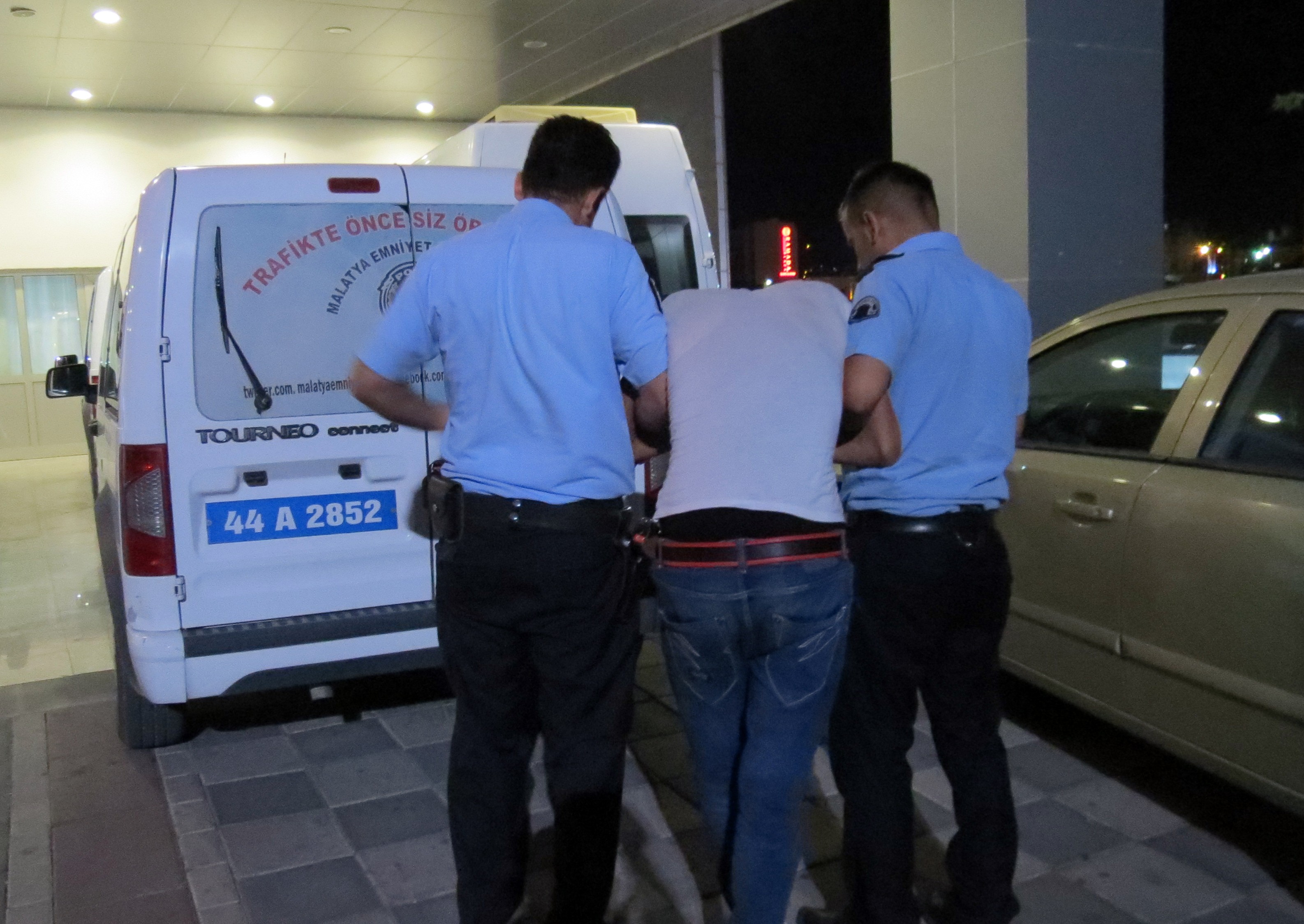 KAPKAÇÇI POLİSTEN KAÇAMADI