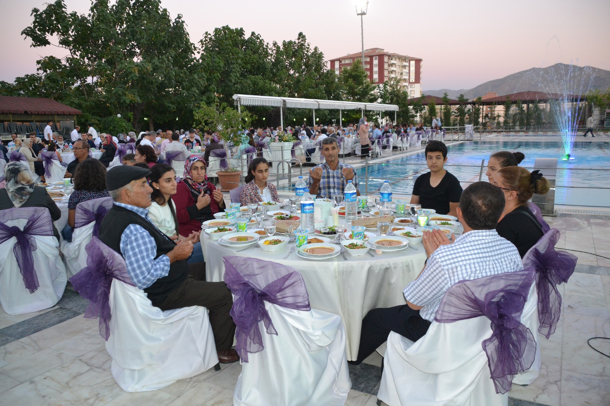 VALİLİK’TEN ŞEHİT AİLELERİ, GAZİ VE AİLELERİNE İFTAR