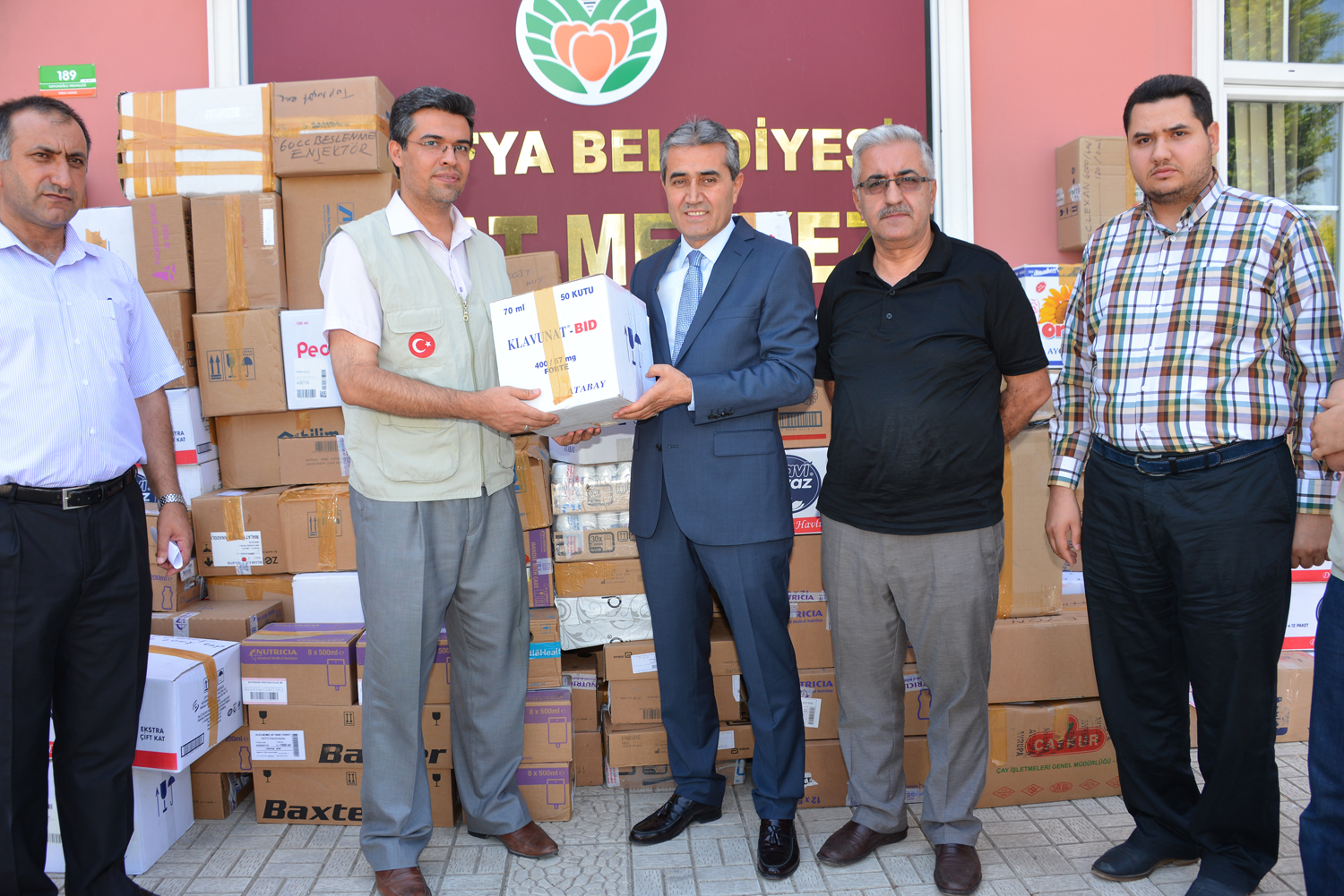 BÜYÜKŞEHİR BELEDİYESİ’NDEN SURİYELİLERE ŞEFKAT ELİ