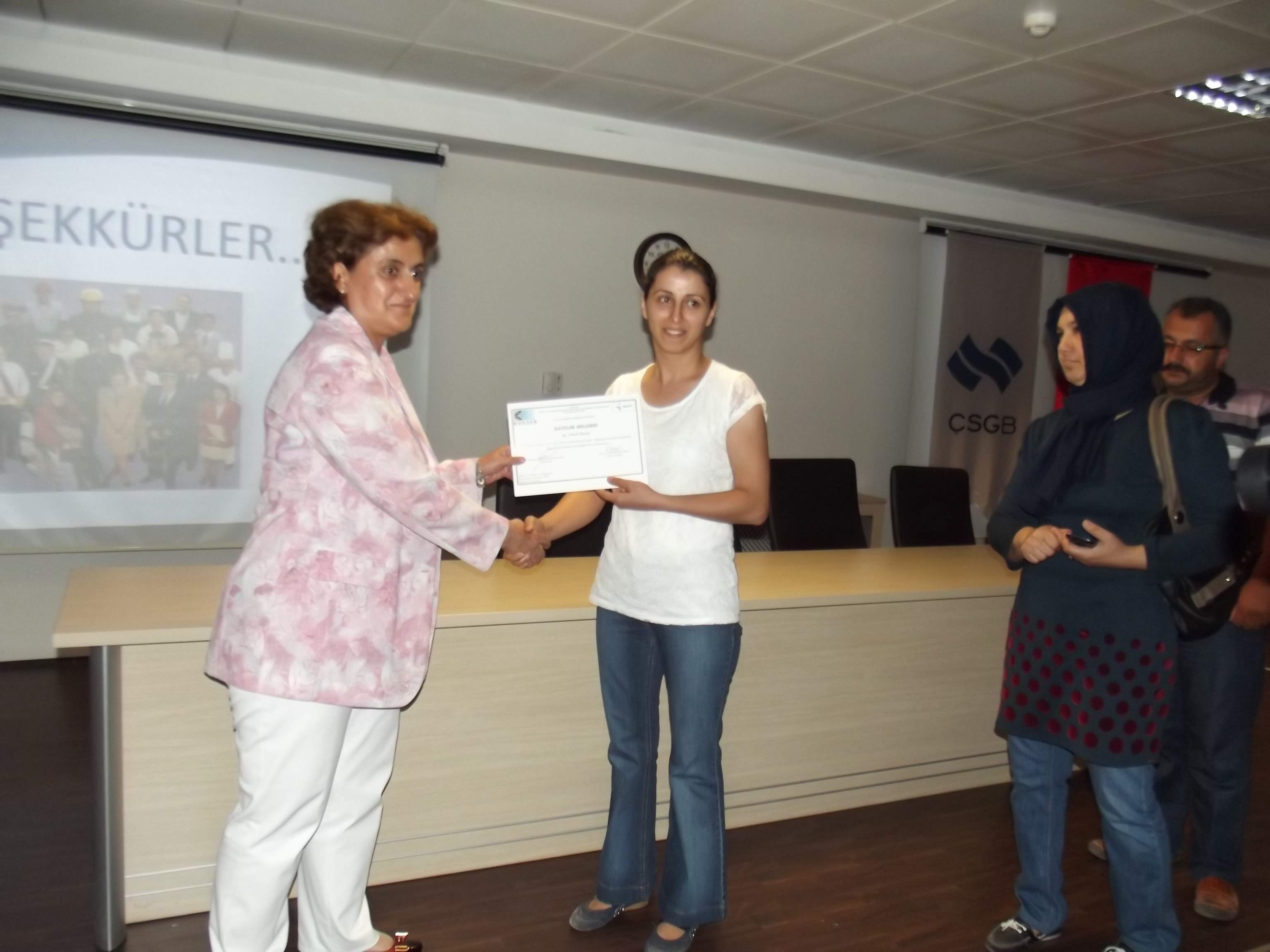 GİRİŞİMCİLIK SEMİNERİ VE SERTİFIKA TÖRENİ DÜZENLENDİ