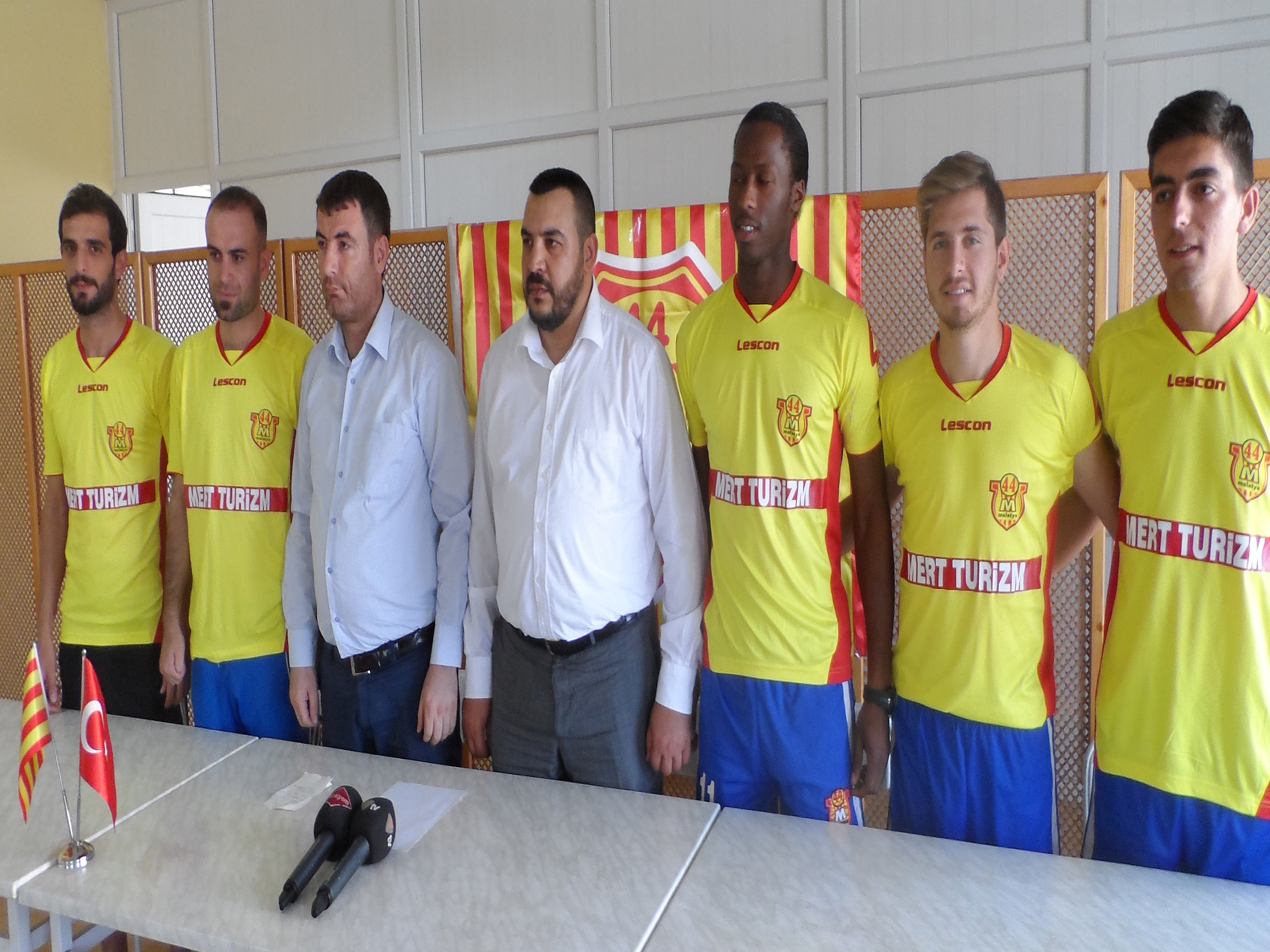 44 MALATYASPOR’DA İMZA ŞOV