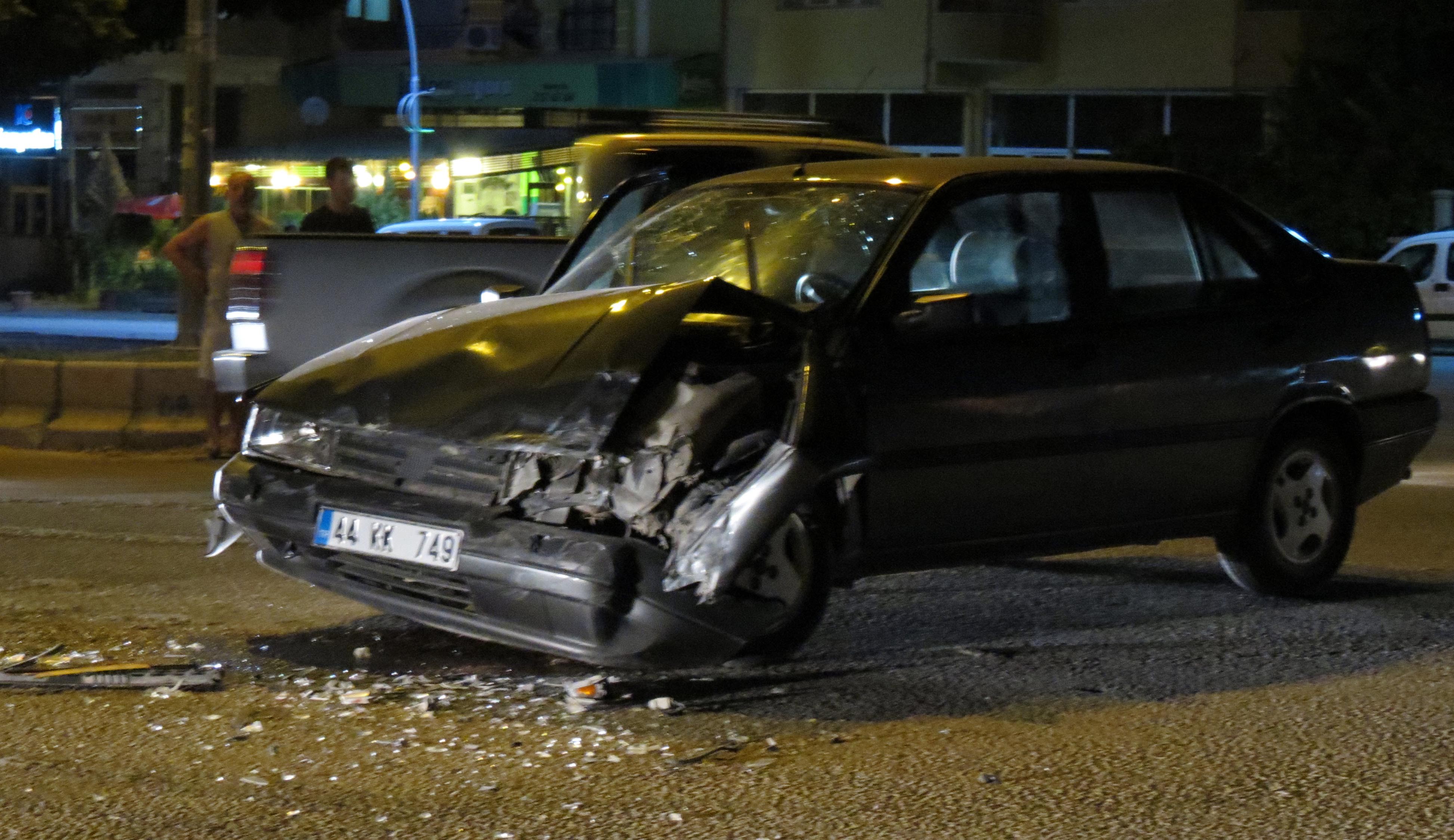 TRAFİK KAZASINDA 4 YARALI