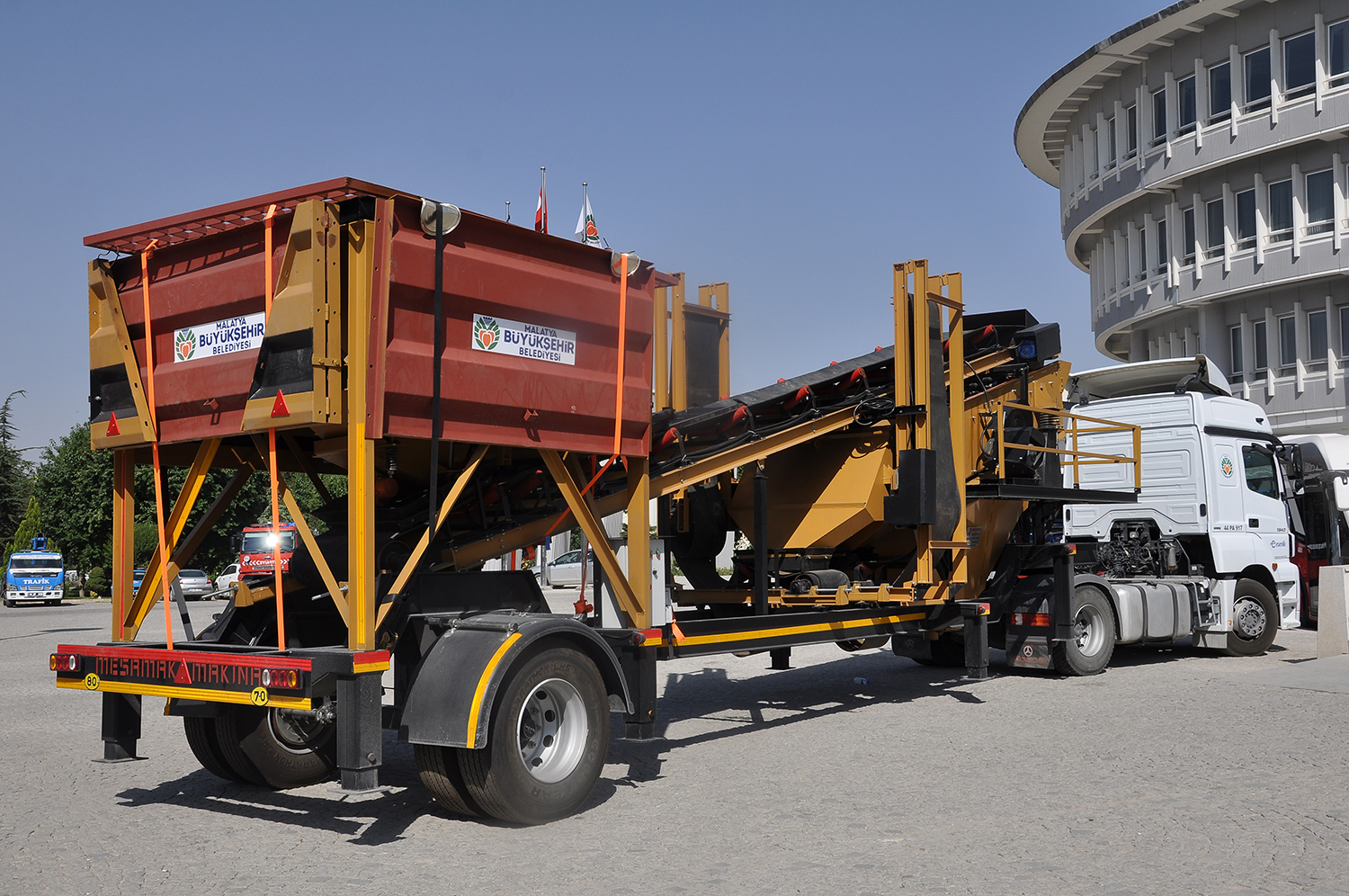 BELEDİYEYE SEYYAR MICIR YIKAMA MAKİNESİ ALINDI