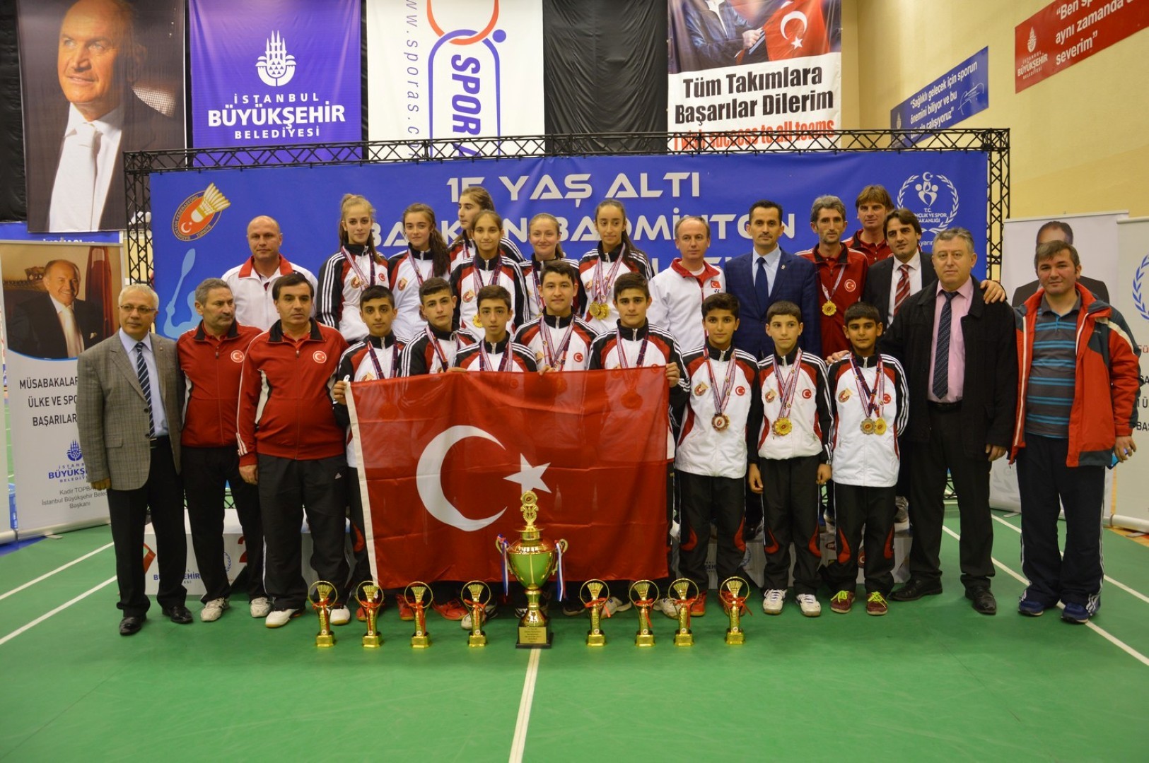 BADMİNTON’DA BALKAN ŞAMPİYONU OLDULAR