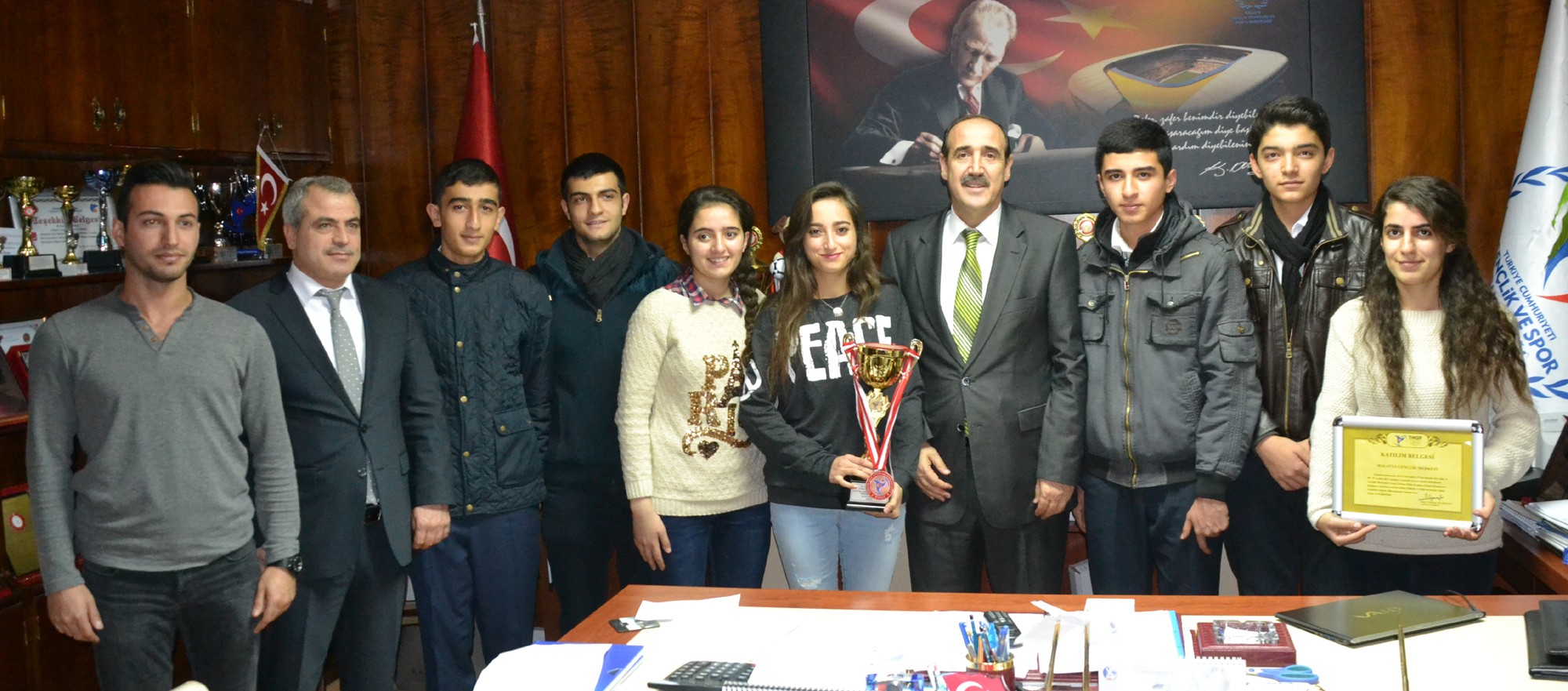 GENÇLİK MERKEZİ HALK OYUNLARI EKİBİ 3. OLDU