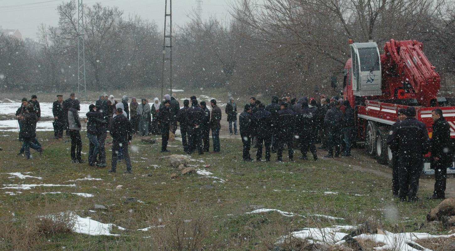 VATANDAŞTAN BAZ İSTASYONU EYLEMİ