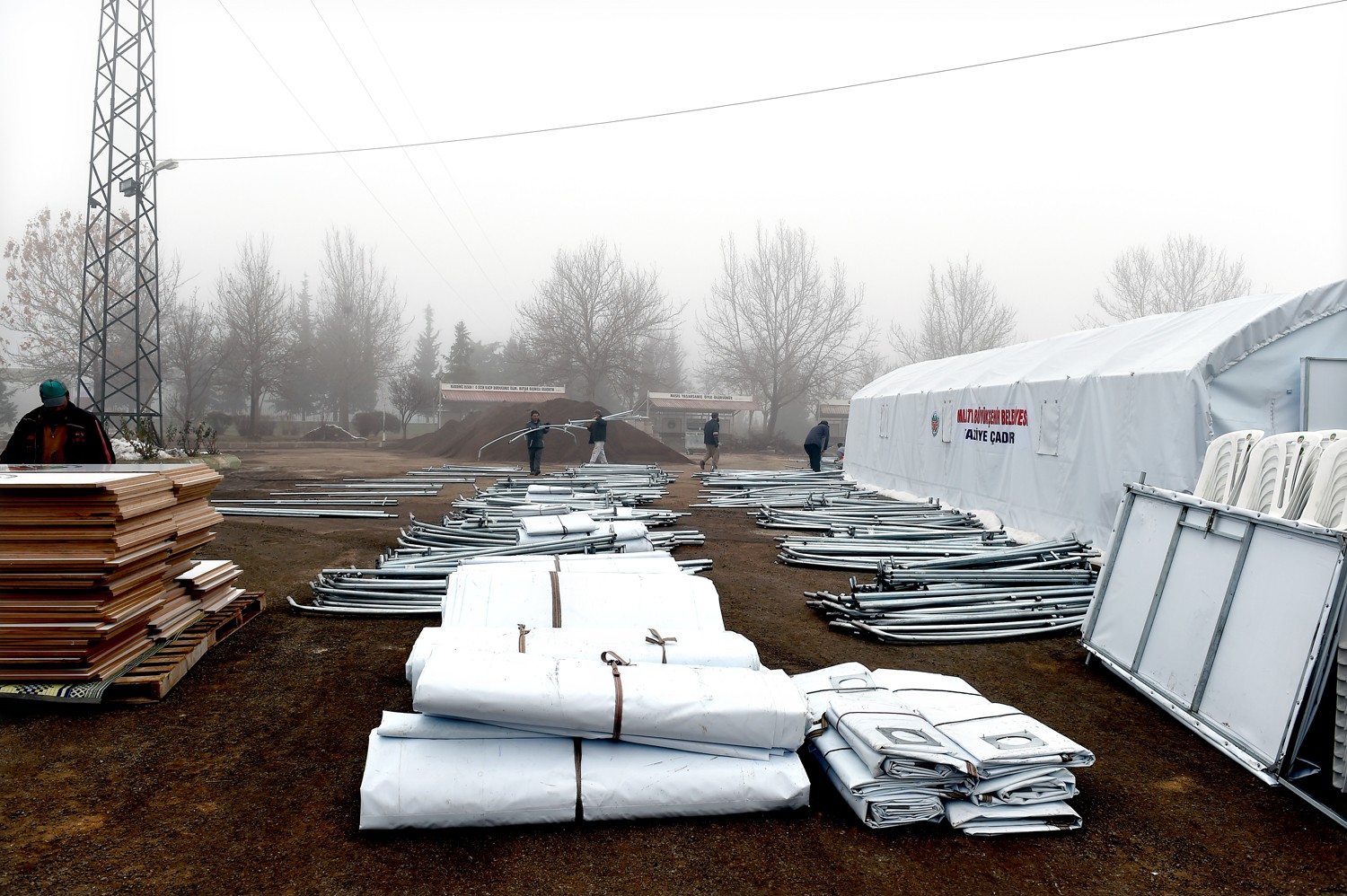 BÜYÜKŞEHİR BELEDİYESİ’NDEN İLÇE BELEDİYELERİNE TAZİYE ÇADIRI DESTEĞİ