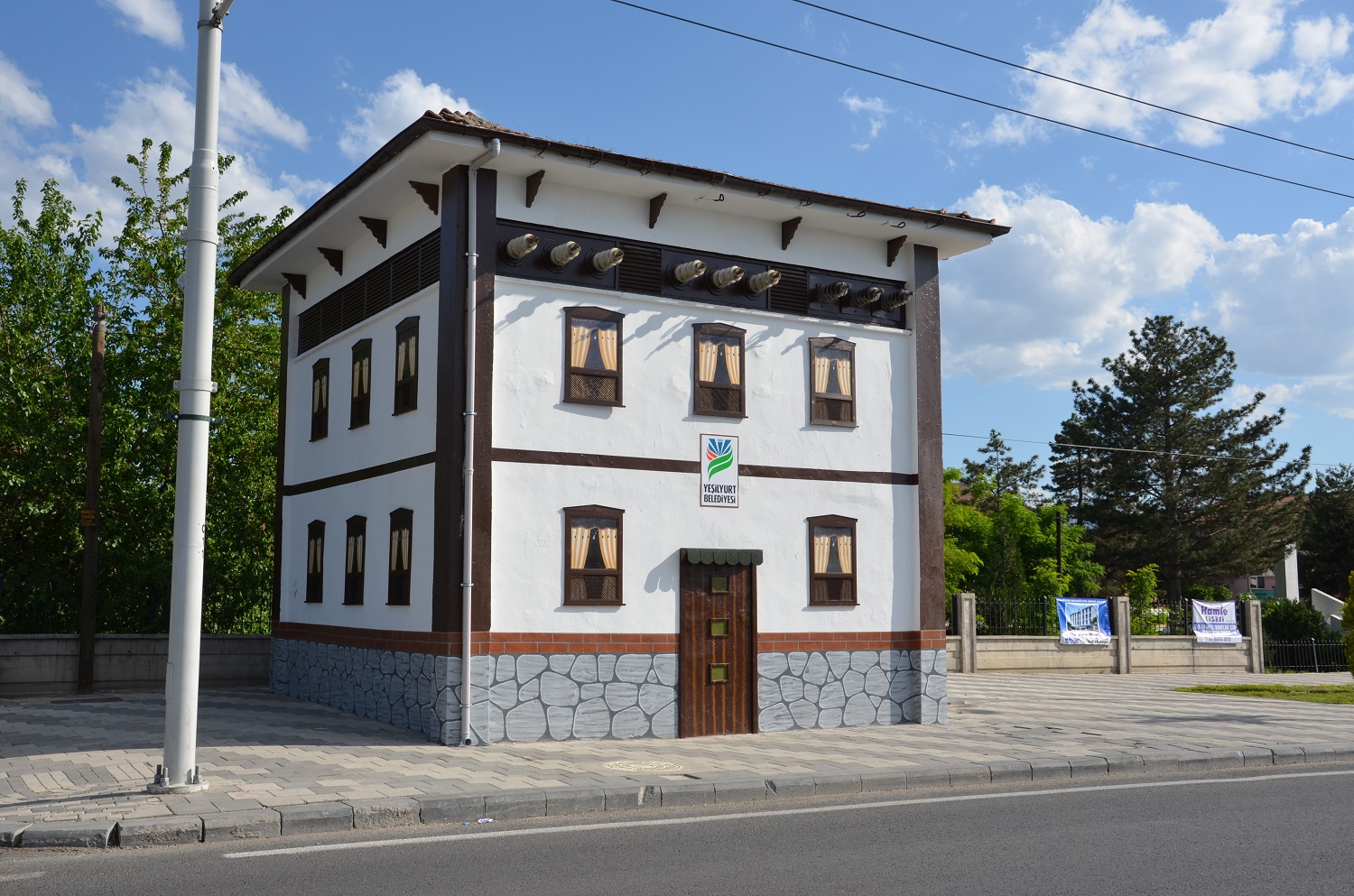 YEŞİLYURT’TA TRAFOLARA TARİHİ KONAKLAR İŞLENİYOR