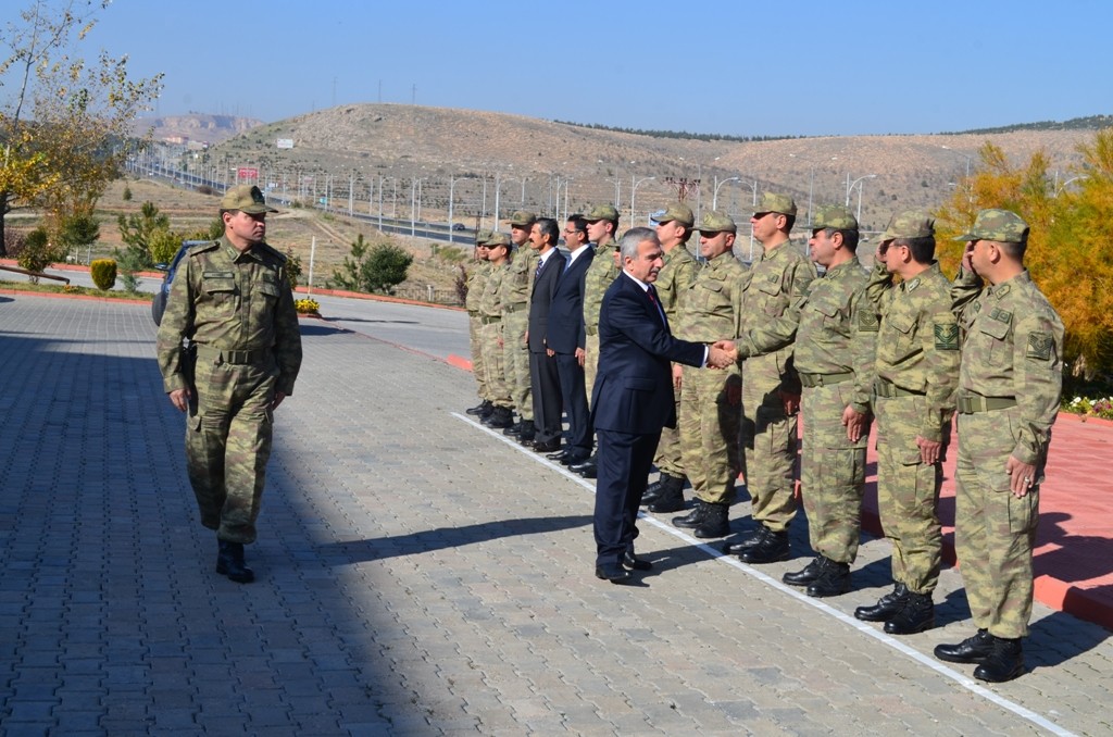 VALİ KAMÇI’DAN JANDARMAYA KUTLAMA