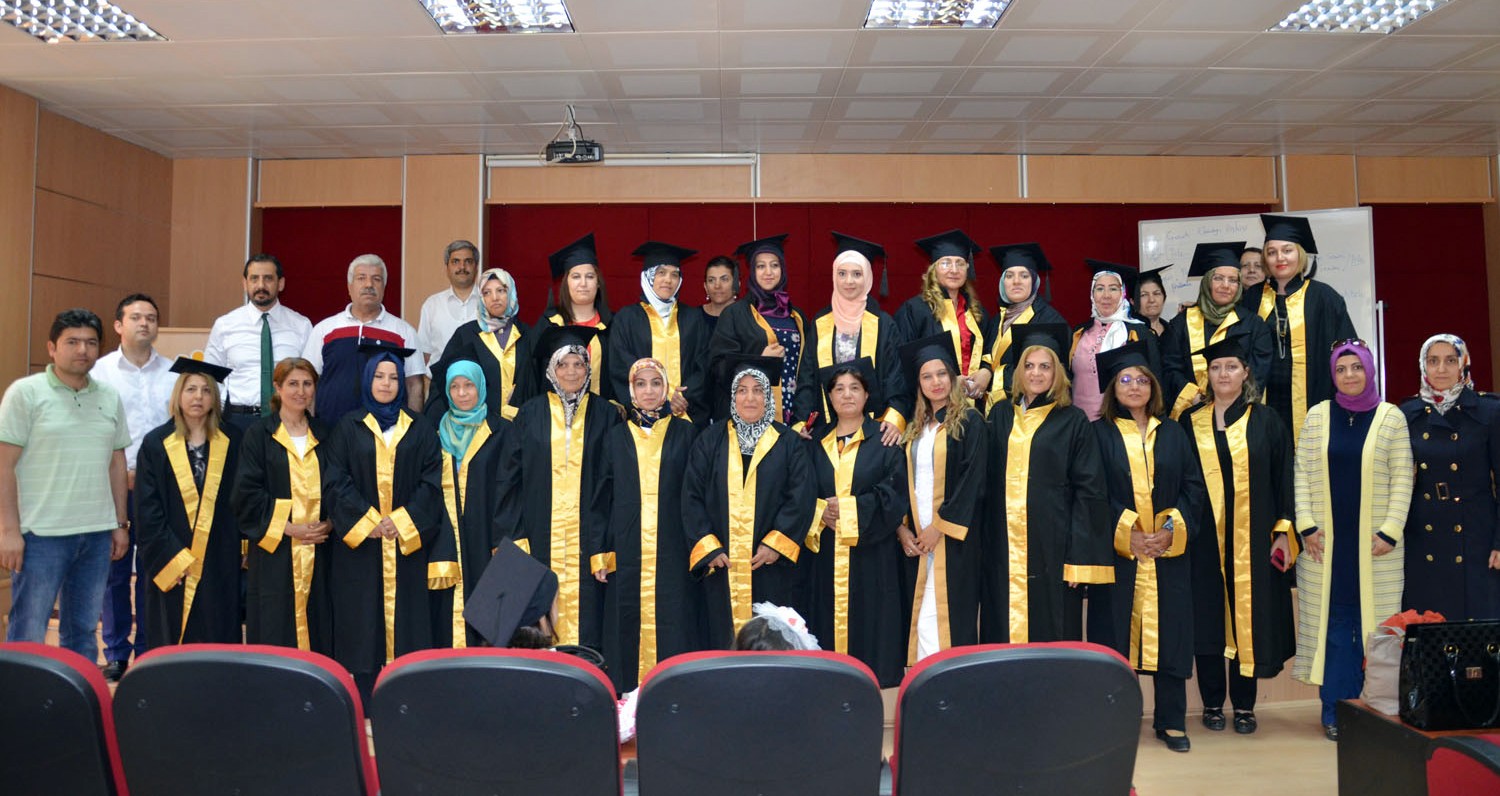 ANNE ÜNİVERSİTESİ PROJESİ’NDE MEZUNİYET HEYECANI