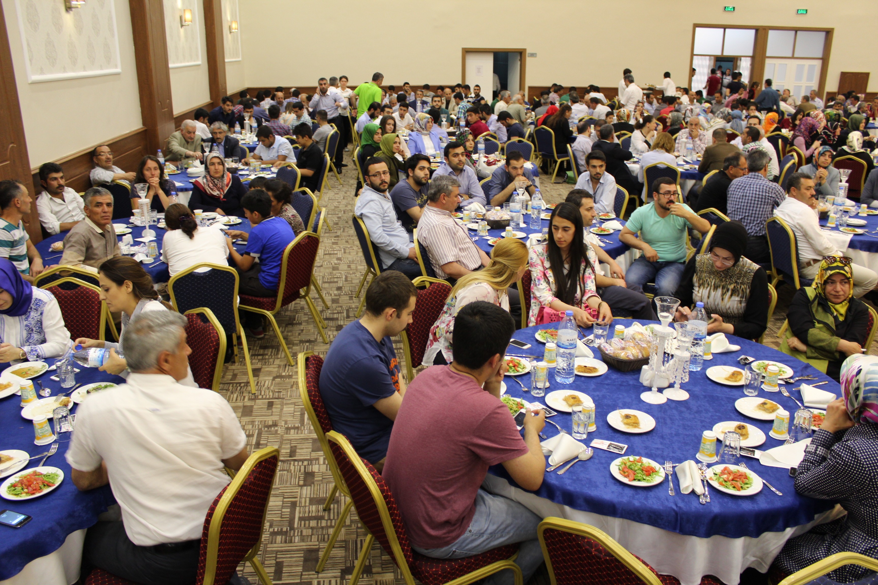 AKP PARTİ’DEN TEŞEKKÜR YEMEĞİ