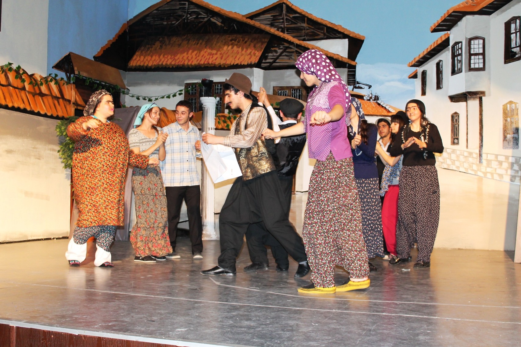 YIL SONU ETKİNLİĞİNDE RENKLİ GÖRÜNTÜLER