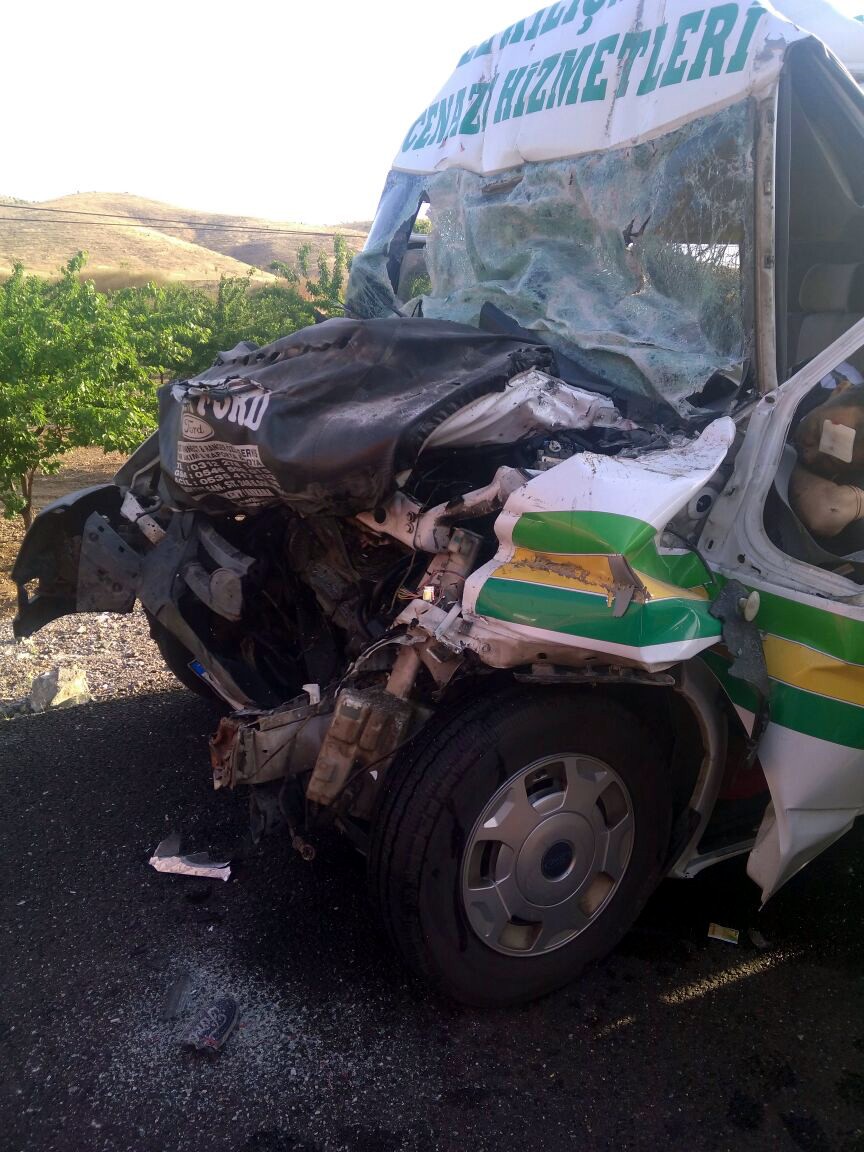 MALATYA-ELAZIĞ YOLUNDA KAZA: 2 ÖLÜ