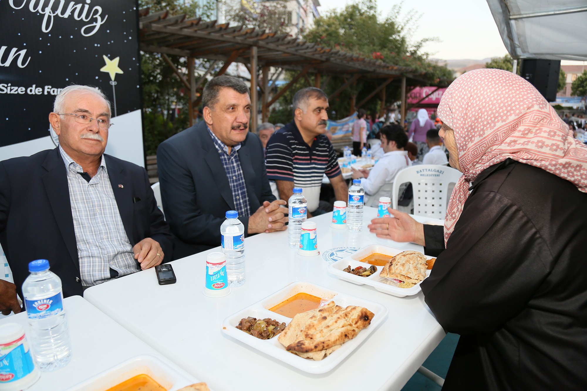 GÜRKAN: İFTAR ÇADIRI’NA GELEN HERKES BAŞ TACIMIZDIR