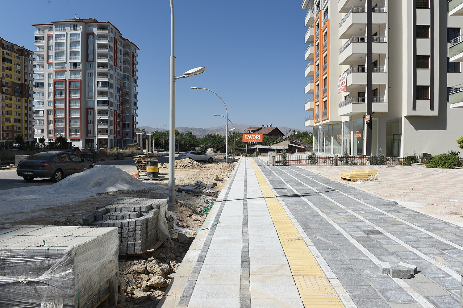 FAHRİ KAYAHAN BÖLGESİNDE CADDE VE SOKAK DÜZENLEME ÇALIŞMALARINA BAŞLANDI