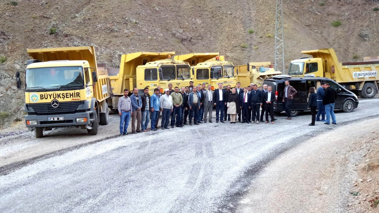 PÜTÜRGE’NİN YOLLARI YAPILIYOR