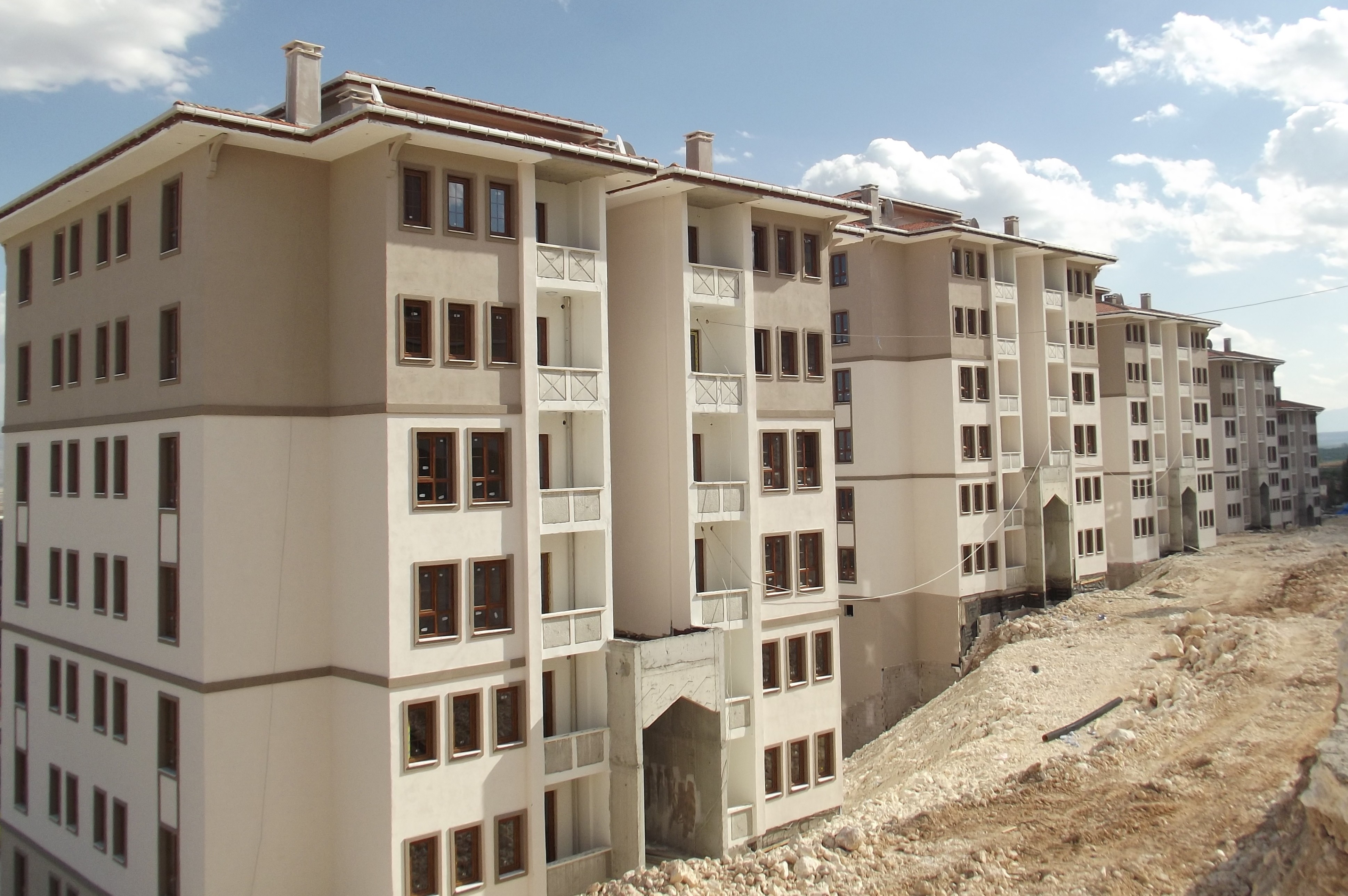 AKÇADAĞ’DA TOKİ KONUTLARI TESLİM EDİLİYOR