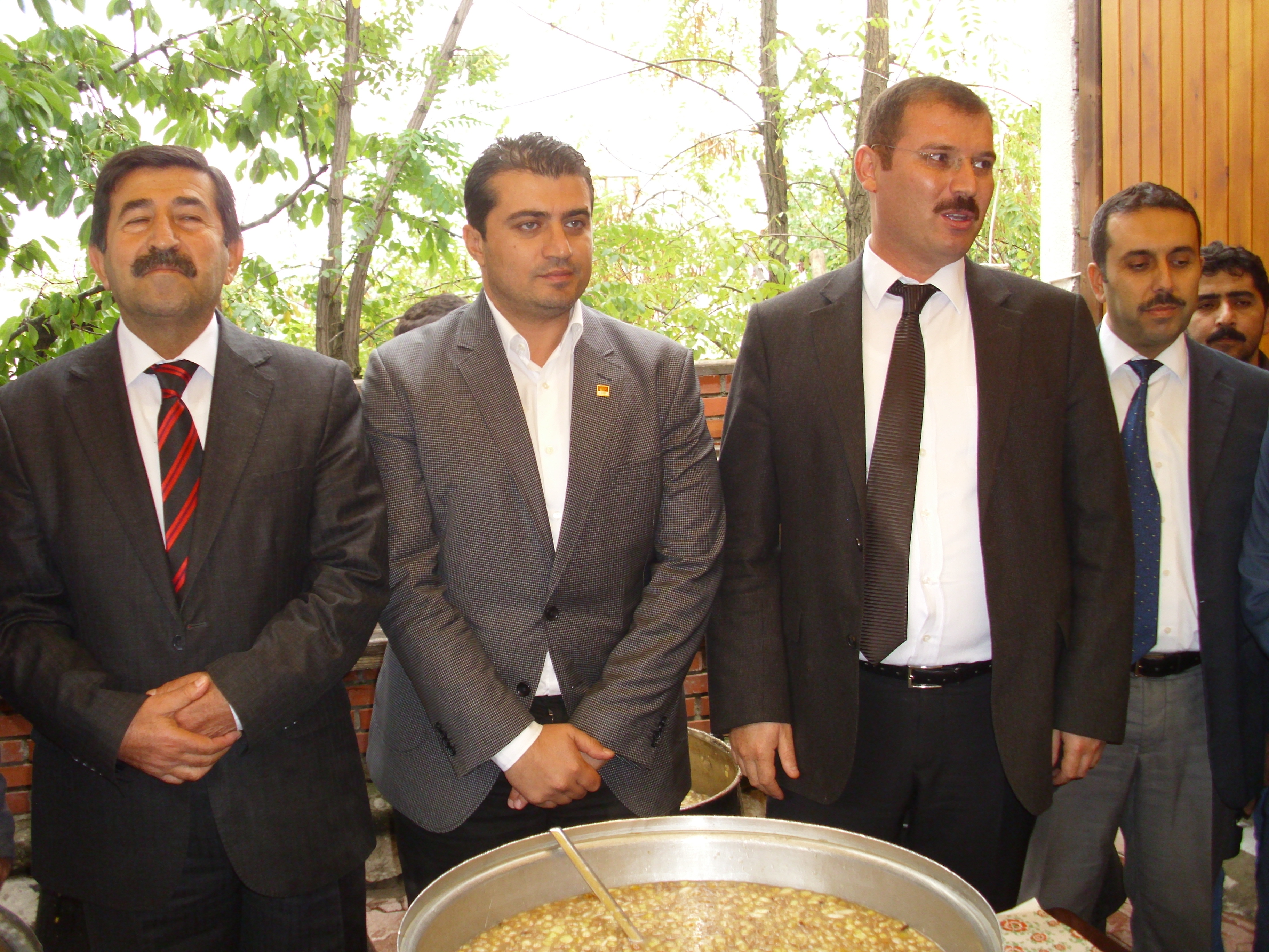 ERDEM ASLANOĞLU, ARAPGİR’DEKİ AŞURE İKRAMINA KATILDI