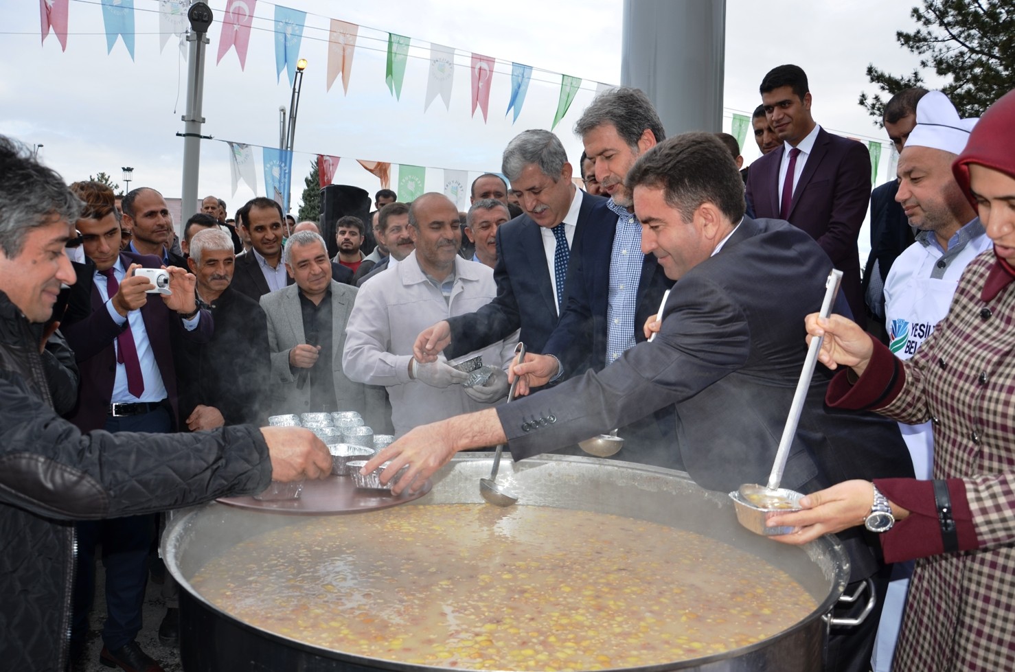 YEŞİLYURT BELEDİYESİ’NDEN AŞURE İKRAMI