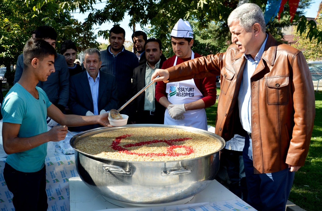 29 CAMİDE 25 BİN KİŞİYE AŞURE İKRAM EDİLDİ