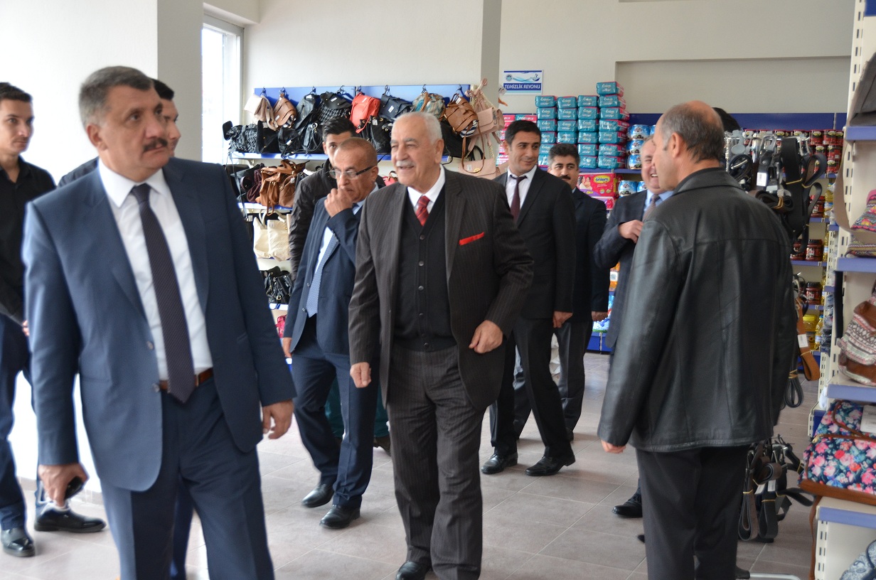 BAŞKAN GÜRKAN HAYIR ÇARŞISI’NI GEZDİ