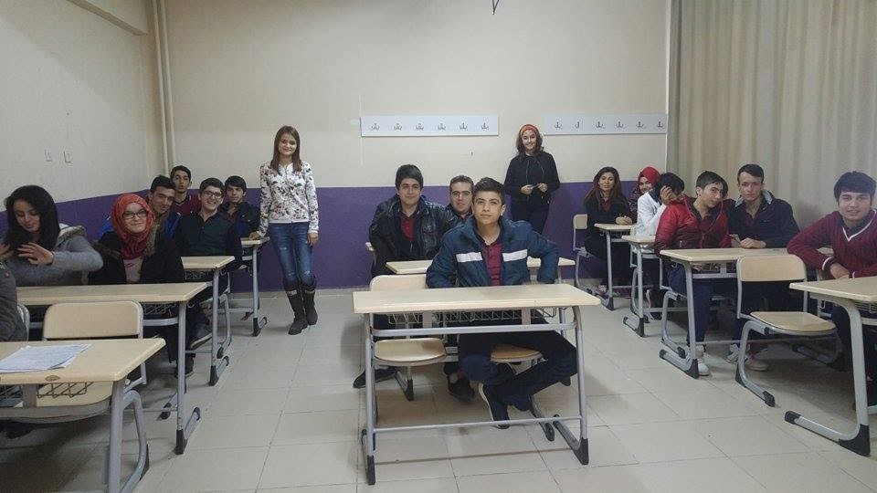 ÜNİVERSİTE ÖĞRENCİLERİ, OKULLARDA REHBERLİĞİ TANITTI