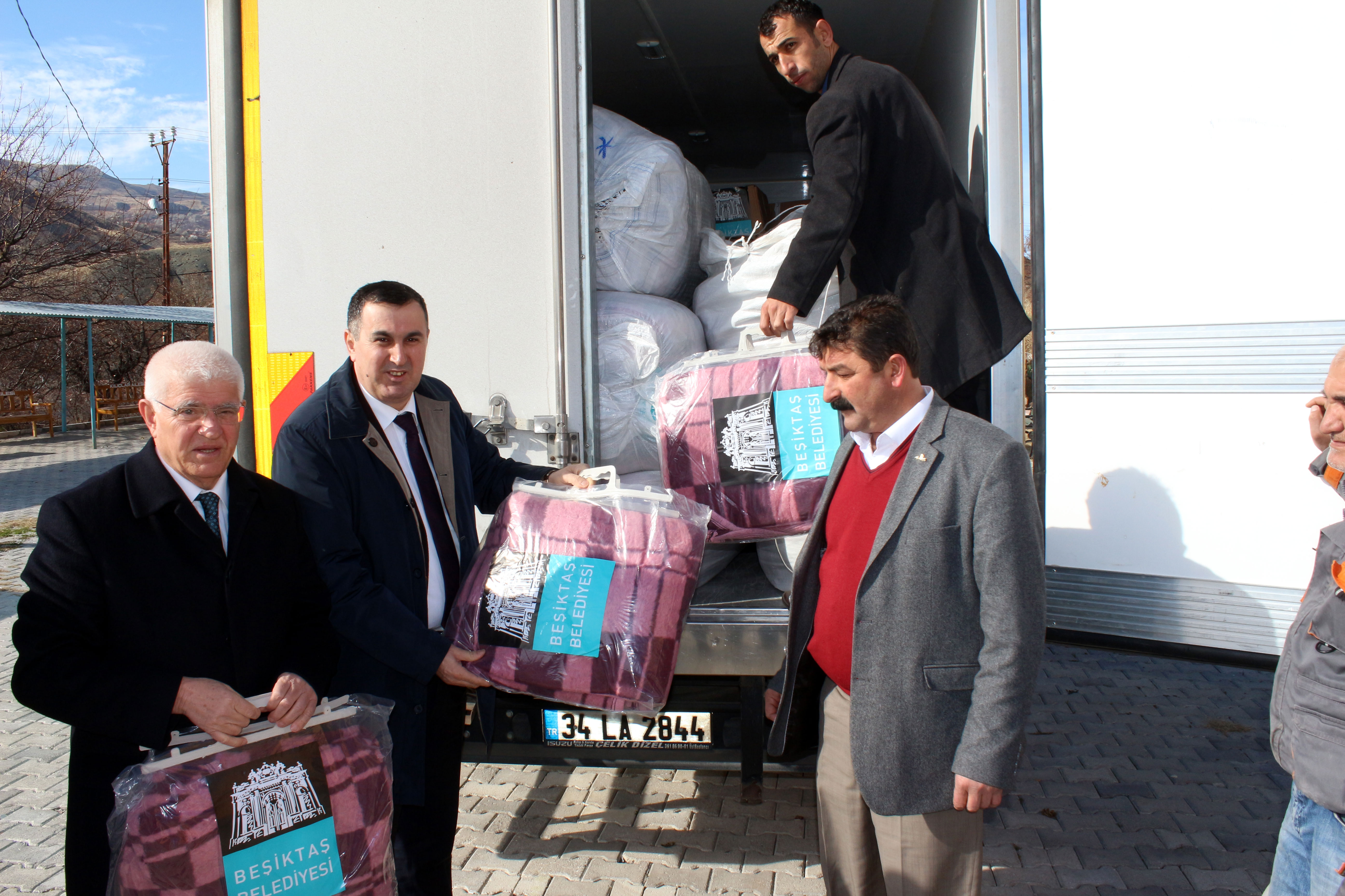CHP’Lİ BELEDİYELERDEN HEKİMHAN’A YARDIM