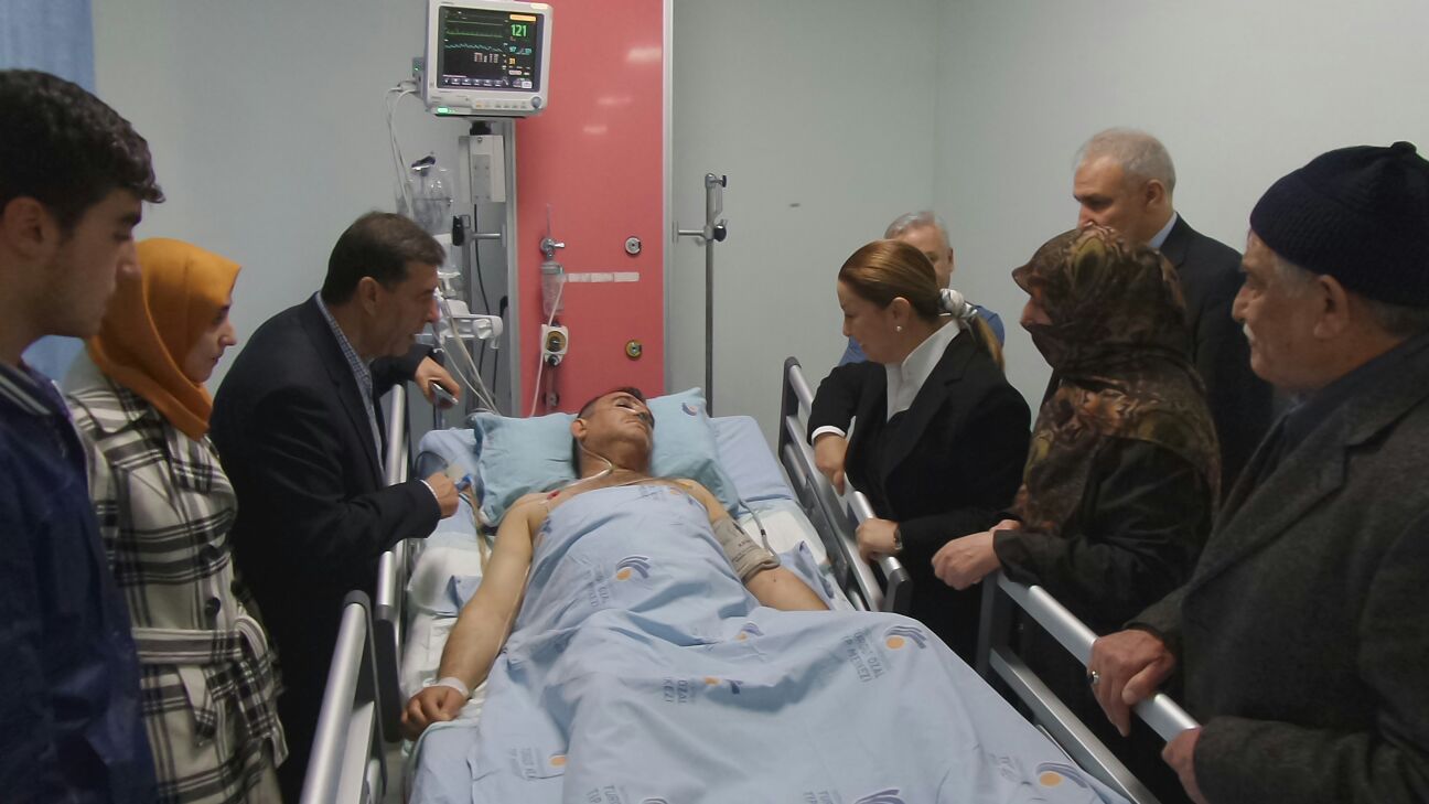 ÇALIK, KAZADA YARALANAN ŞOFÖRÜ HASTANEDE ZİYARET ETTİ