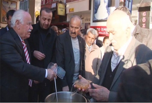 ÜLKÜ OCAKLARI, ÜZÜM HOŞAFI DAĞITTI