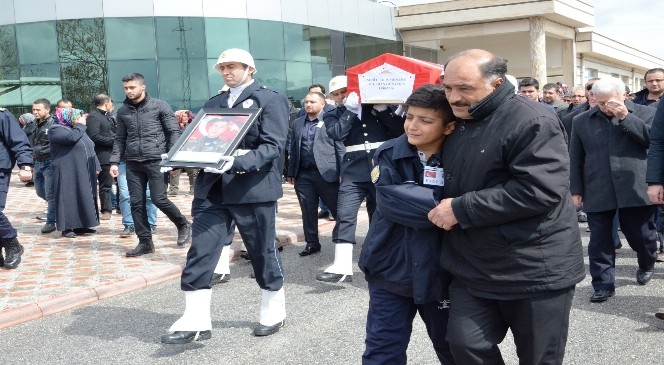 ŞEHİT POLİS DAMATLIĞI İLE UĞURLANDI