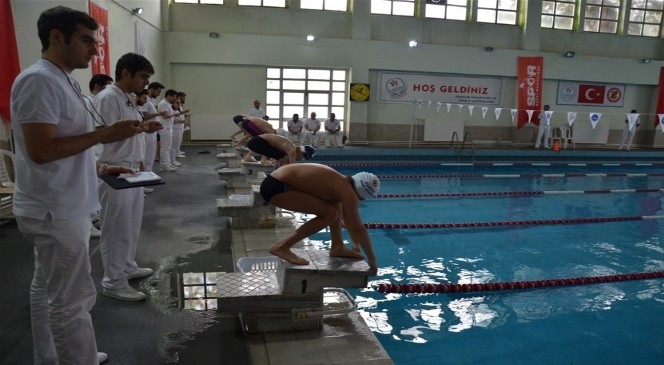 YÜZME GRUP MÜSABAKASI SONA ERDİ