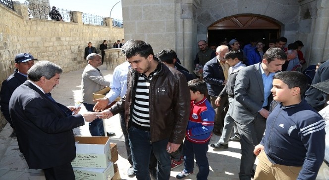 SAVAŞ ÇOCUKLARININ ELLERİNDE RESİM SERGİSİ AÇILDI