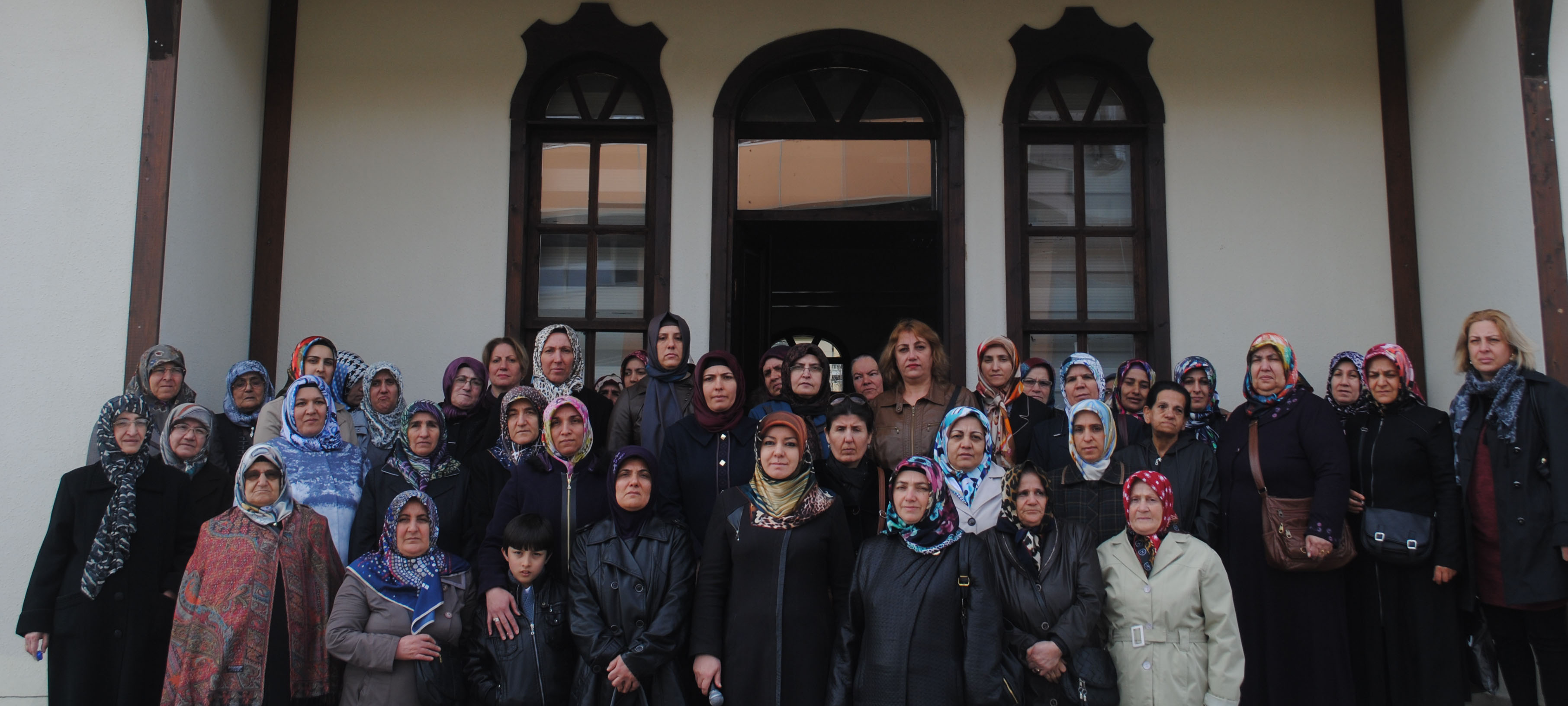 TERÖRÜ KINAYAN KADINLAR KARDEŞLİK VURGUSU YAPTI