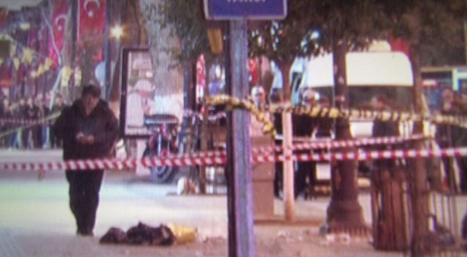 KALDIRIMA BIRAKILAN ÇANTA PANİĞE YOL AÇTI