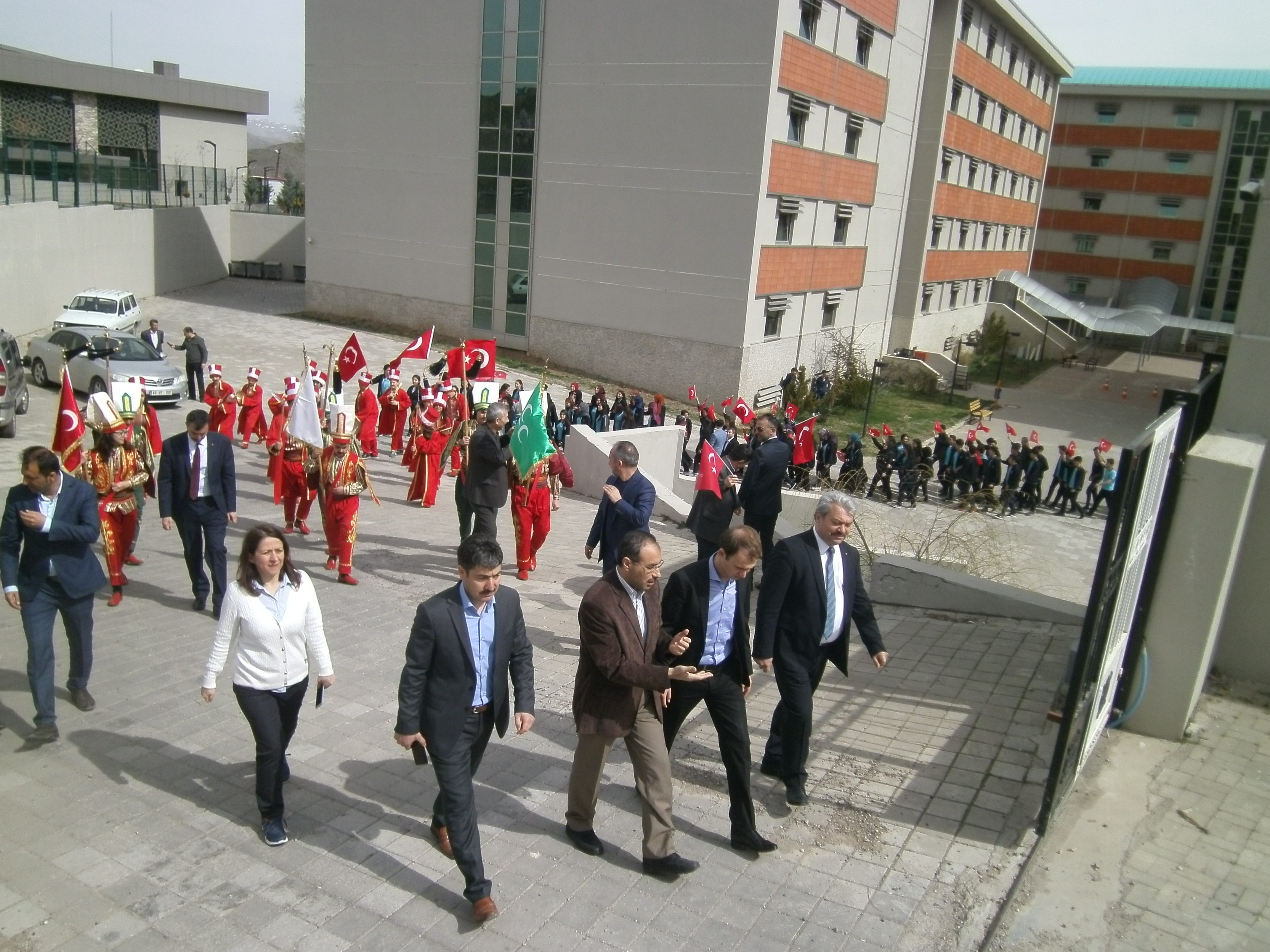 ARAPGİR KEREM AYDINLAR FEN LİSESİ SAYGI YÜRÜYÜŞÜ DÜZENLEDİ