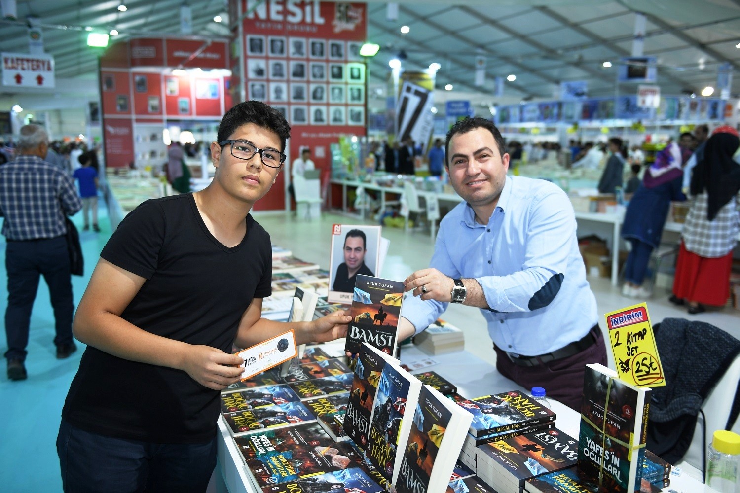 YEŞİLYURT BELEDİYESİ’NDEN 7 BİN 500 ÖĞRENCİYE KİTAP FUARI HEDİYE ÇEKİ