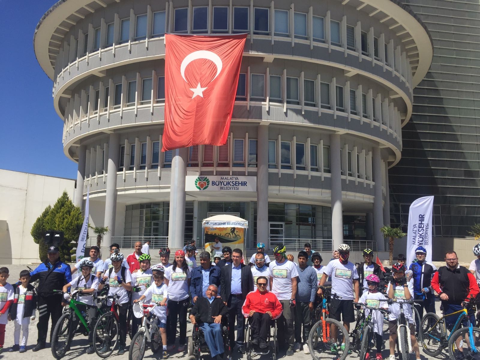 PEDALLAR KİTAP İÇİN ÇEVRİLDİ