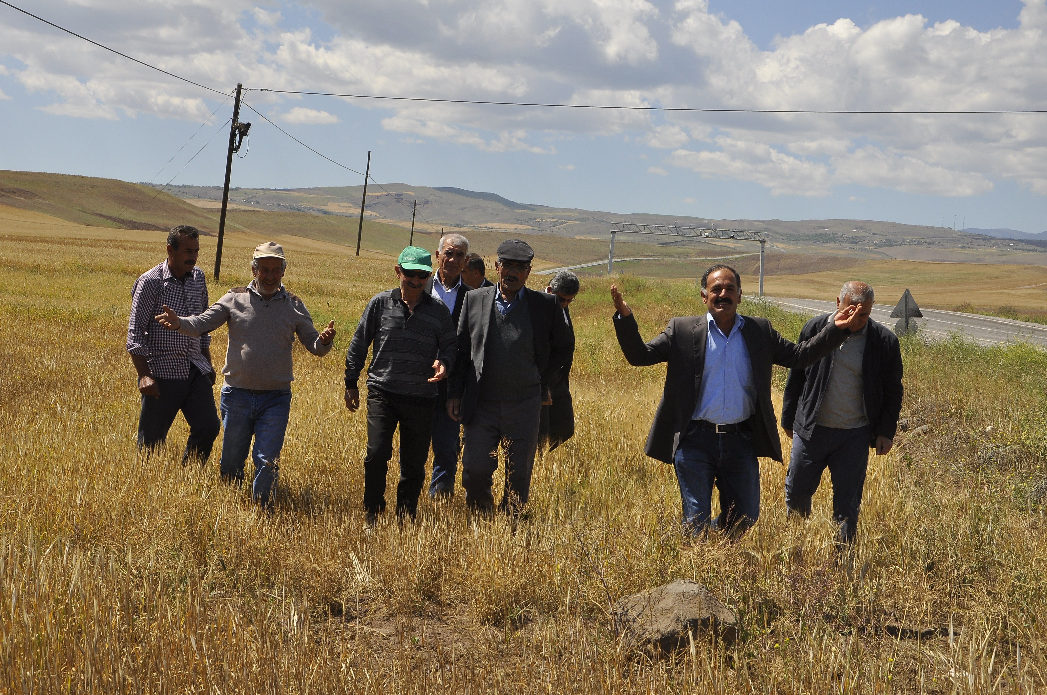 “ÇİFTÇİLERİMİZ BORÇLARINI ÖDEYEMEYECEK DURUMDA, ÇİFTÇİLERE DESTEK VERİLSİN”