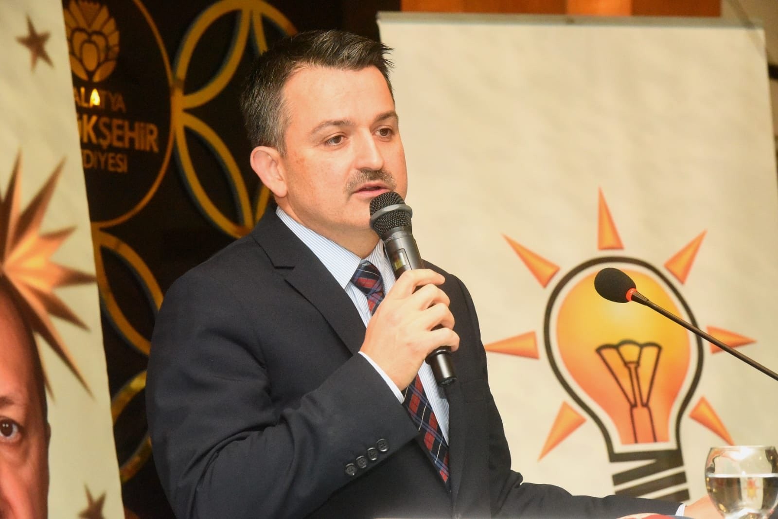 BAKAN PAKDEMİRLİ: TARIMI EMEKLİLİKTEN SONRASI YAPILACAK İŞ OLMAKTAN ÇIKARMALIYIZ