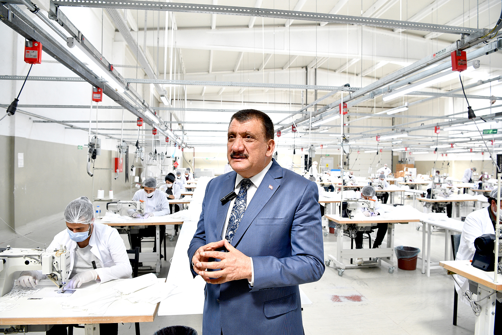 BÜYÜKŞEHİR BELEDİYESİ 200 AYRI EKİPLE EVLERE MASKE DAĞITACAK