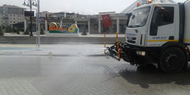 ANA CADDELER VE KALE İLÇESİ DEZENFEKTE EDİLDİ