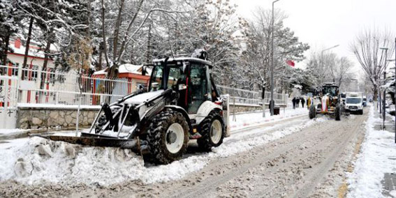 EKİPLERİN ‘KAR MESAİSİ’ DEVAM EDİYOR