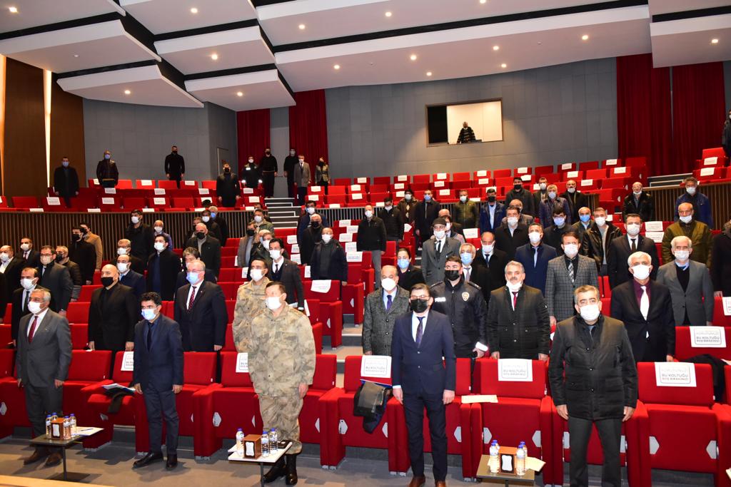 VALİ BARUŞ ARAPGİR’DE MUHTARLARLA DAİRE AMİRLERİNİ BİR ARAYA GETİRDİ